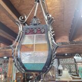 Lanterne en fer forgé avec vitraux