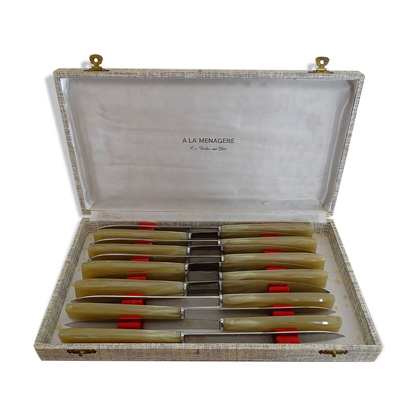 Lot 12 Art Deco style knives in case