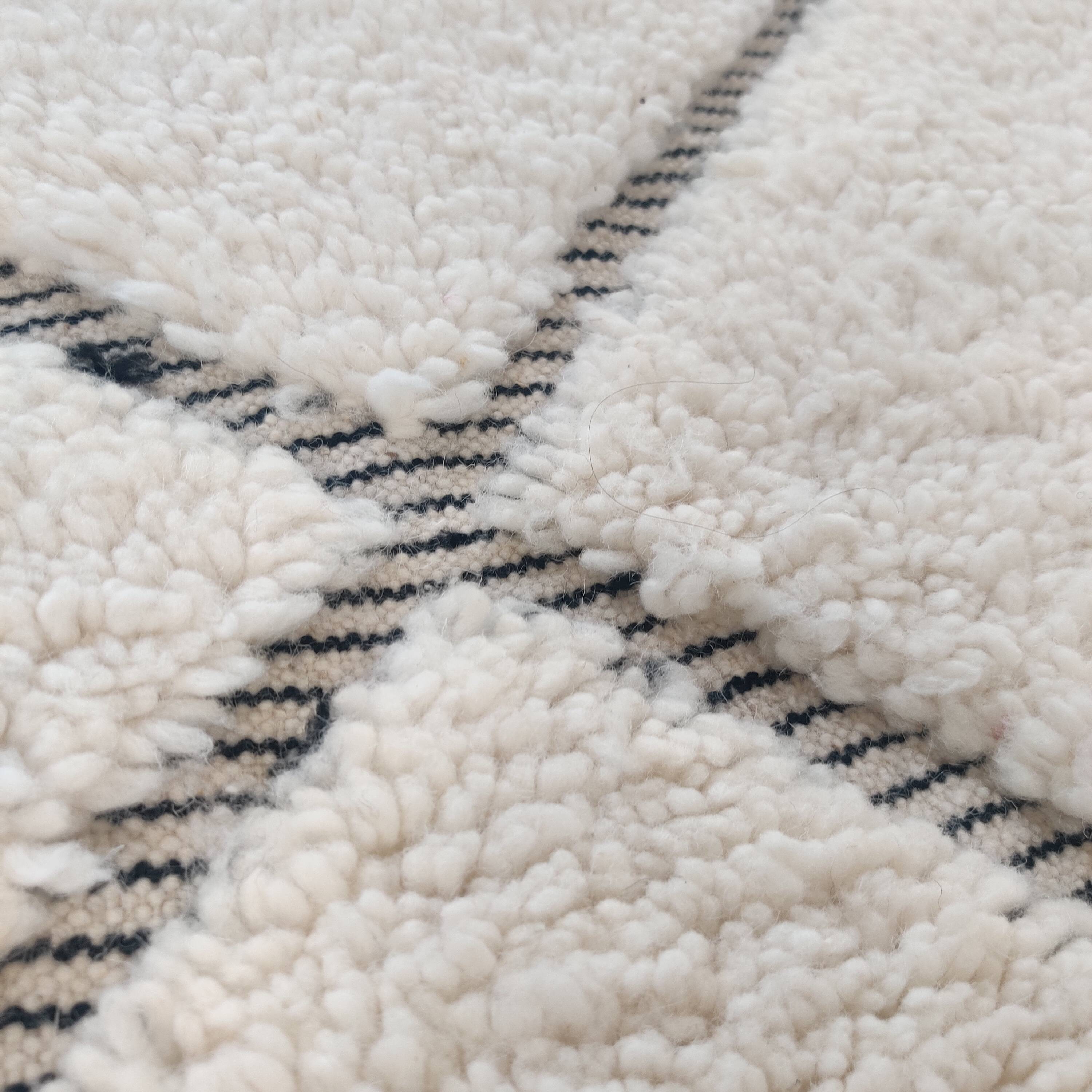 Large Berber rug 200x300 cm