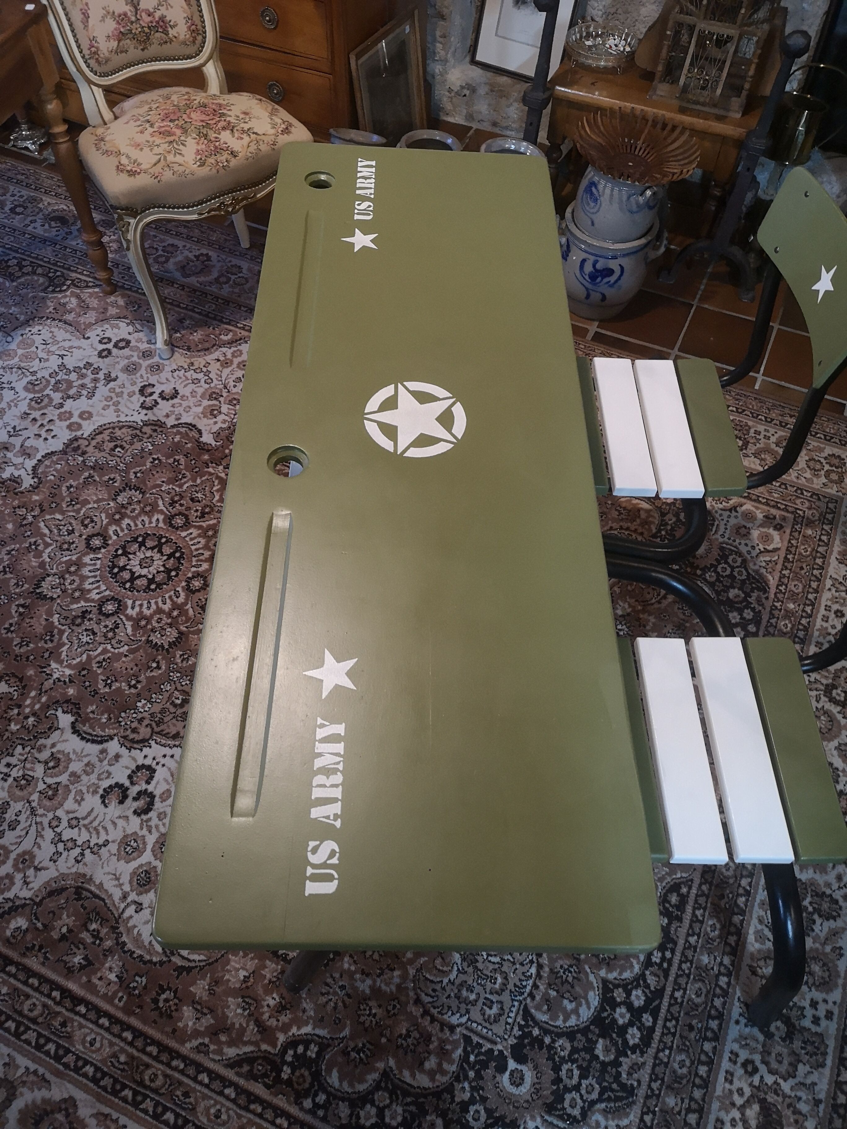 Bureau d'écolier militaire