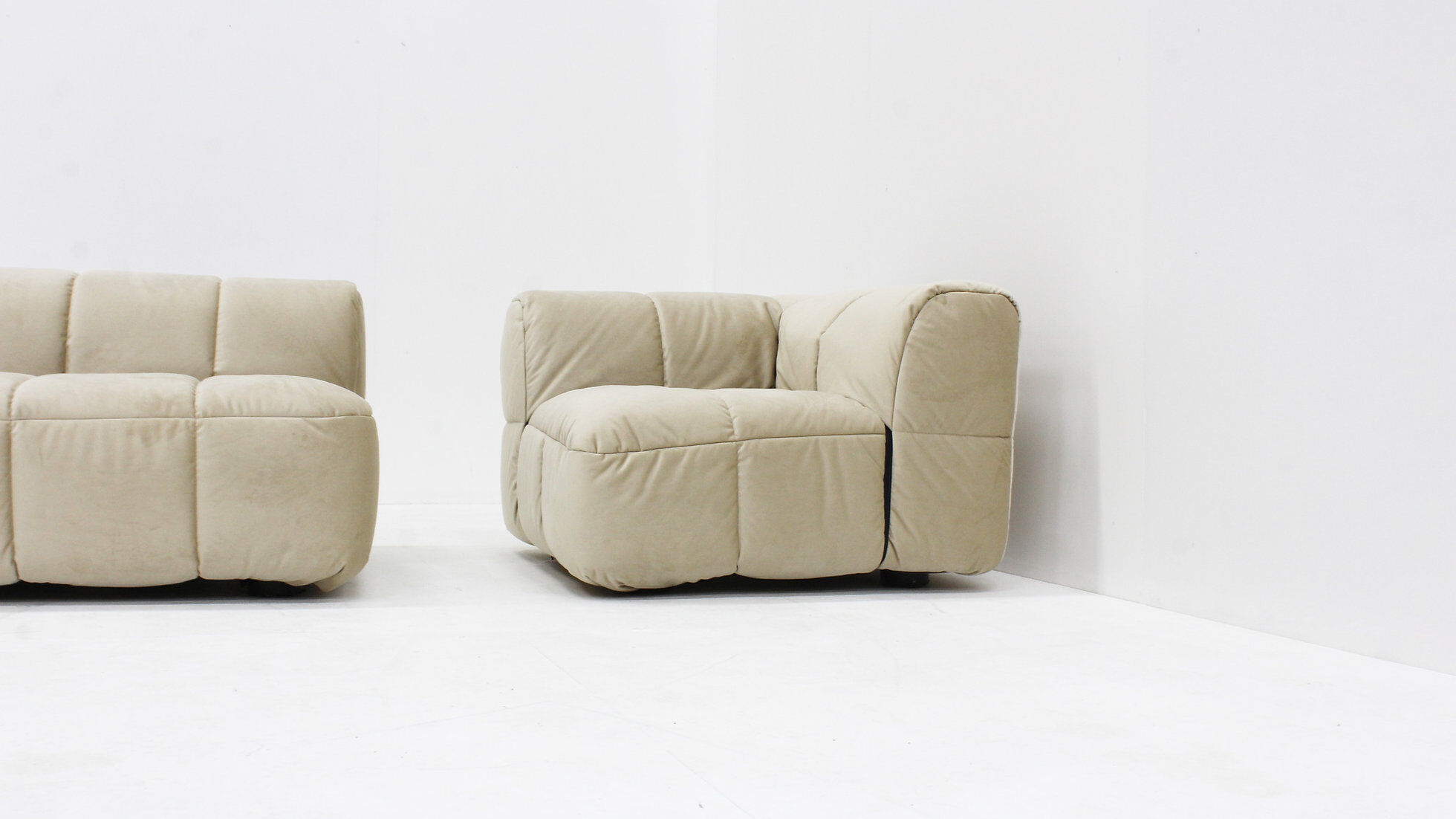 Vintage modular Arflex Strips sofa in beige velvet by Cini Boeri 1970s