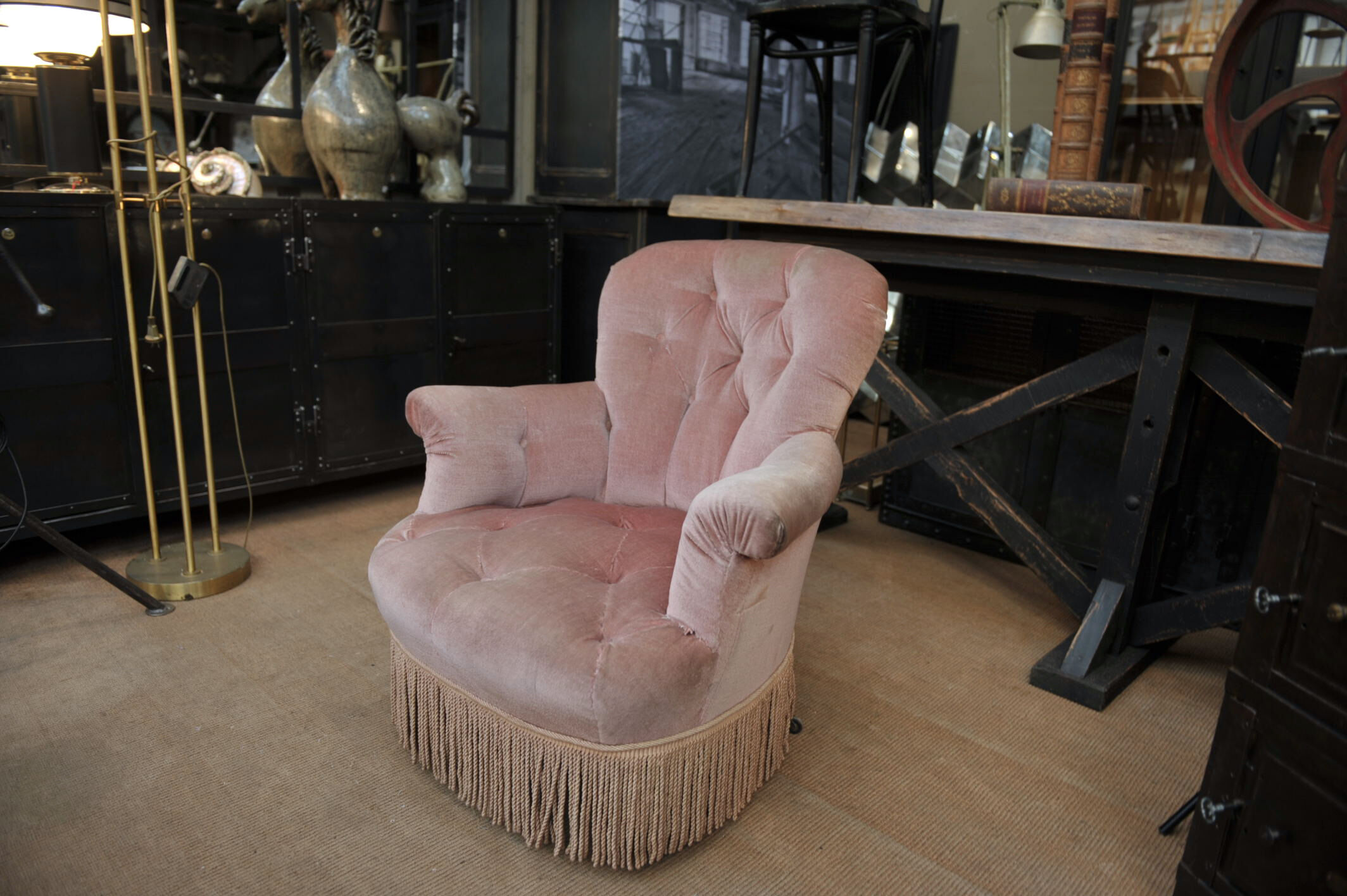 Former Napoleon lll toad chair in pink fabric on wheels