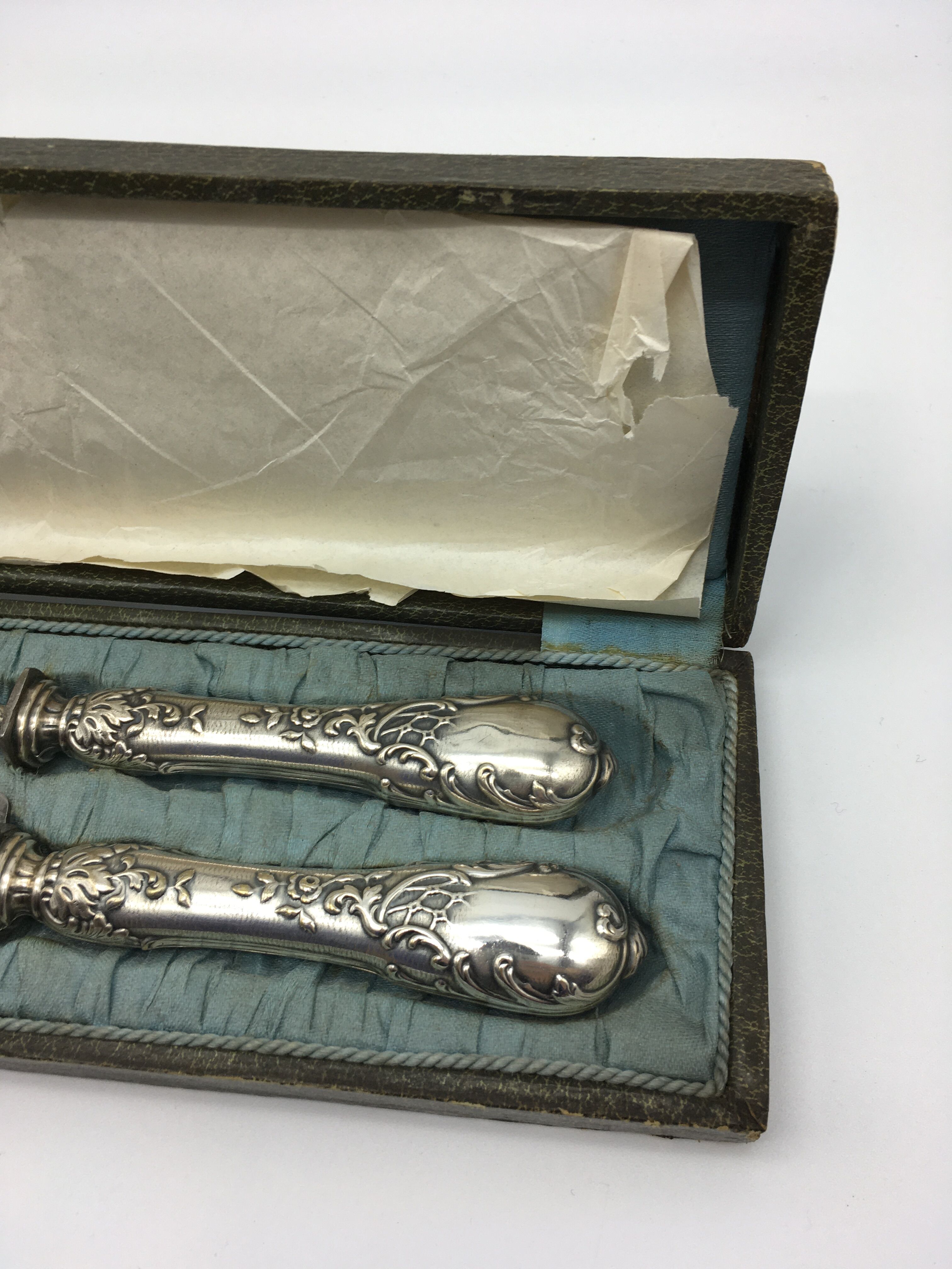 Box of cutlery with leg / roast silver filled.