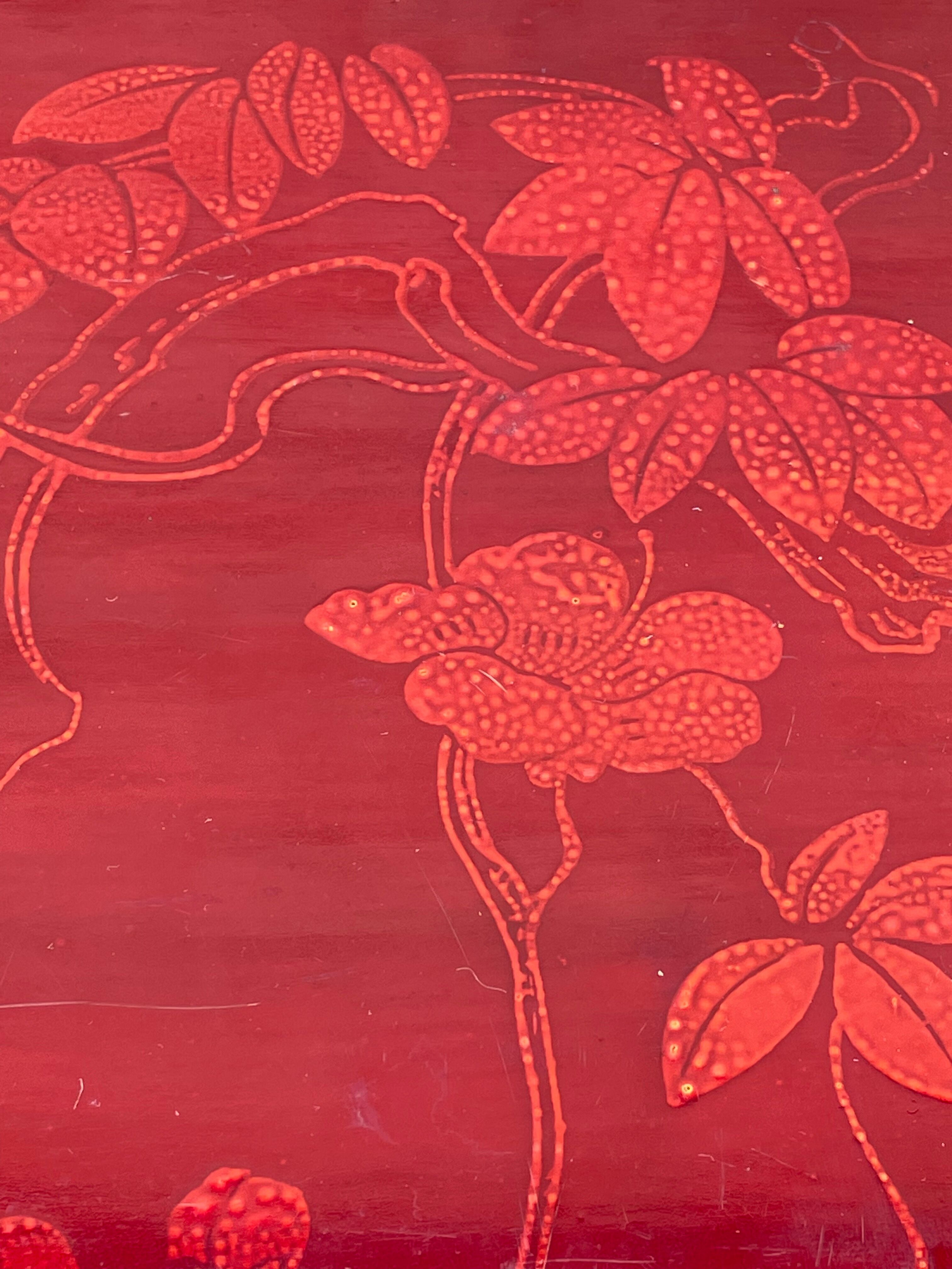Tops 3 sizes in red lacquer with Japanese floral pattern XXth