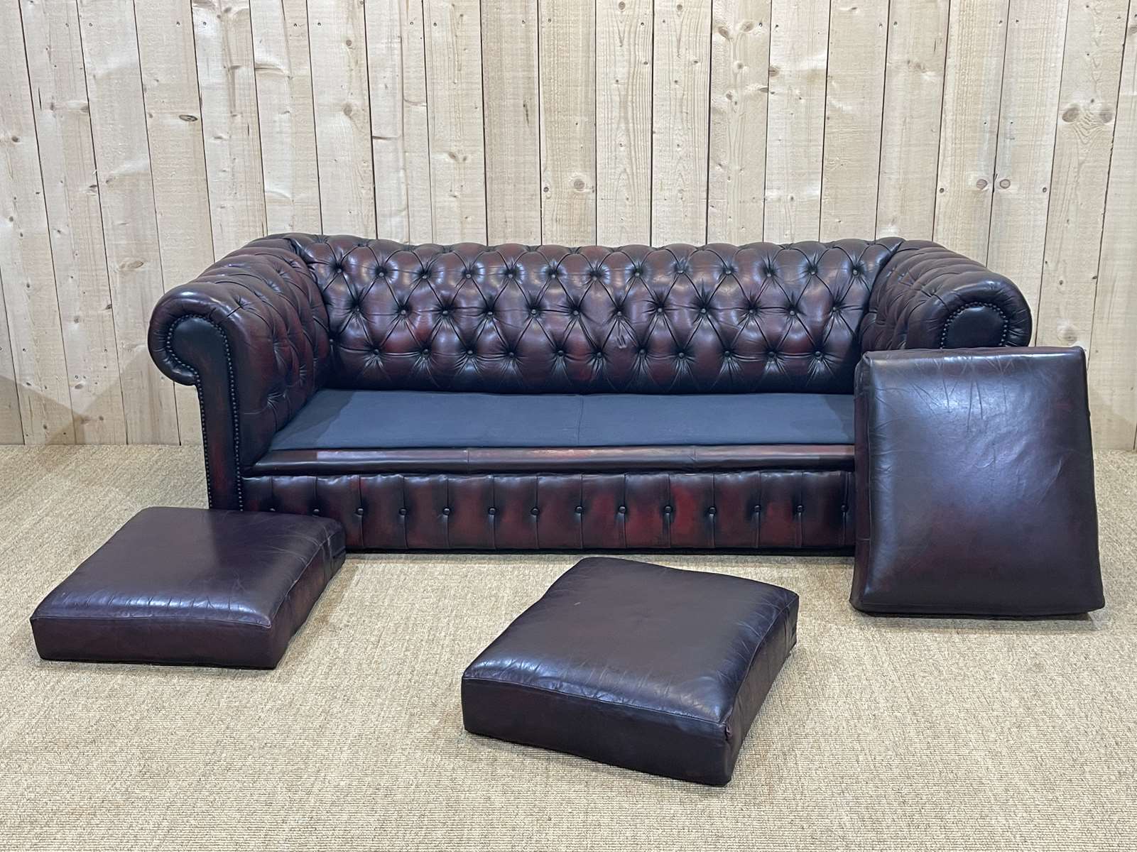 Chesterfield 3-seater sofa in red leather from the 70s