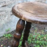 Tripod stool with bossed feet