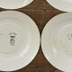 Lot de 12 assiettes motif fleurs de champagne.
