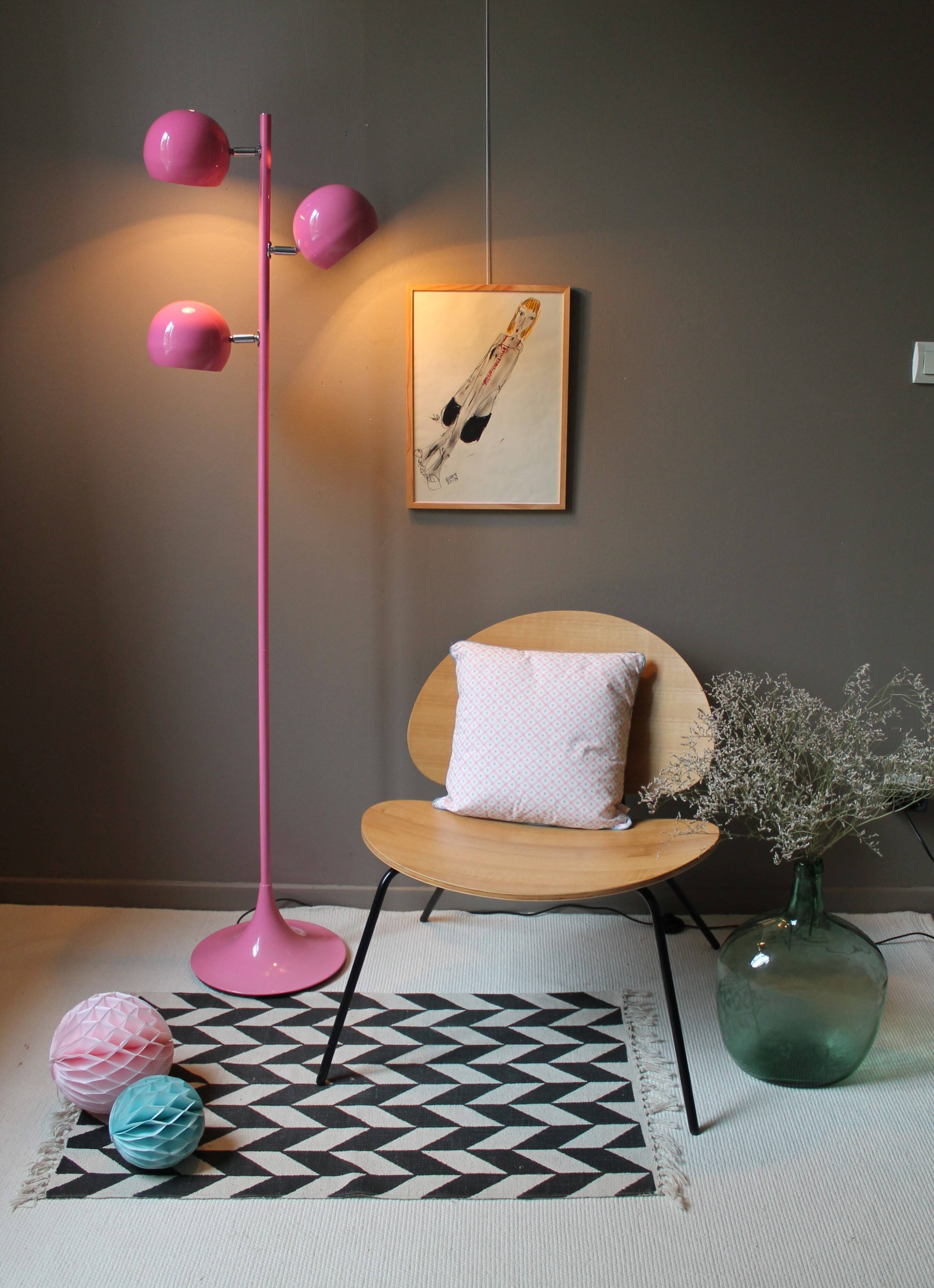 Vintage floor lamp 'intense pink'