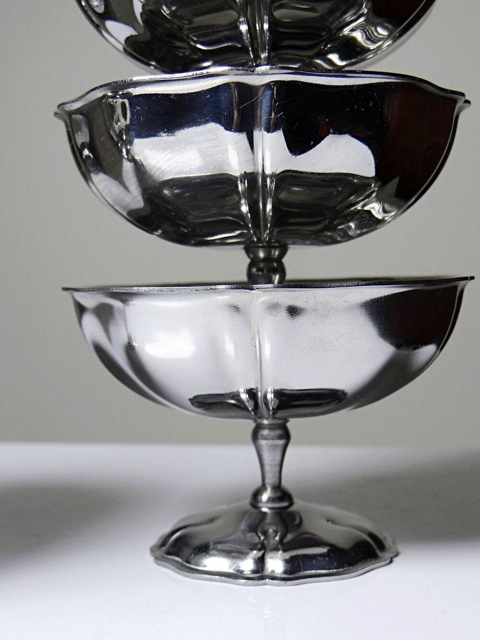 6 vintage-style bistro-style stainless steel dessert bowls on feet
