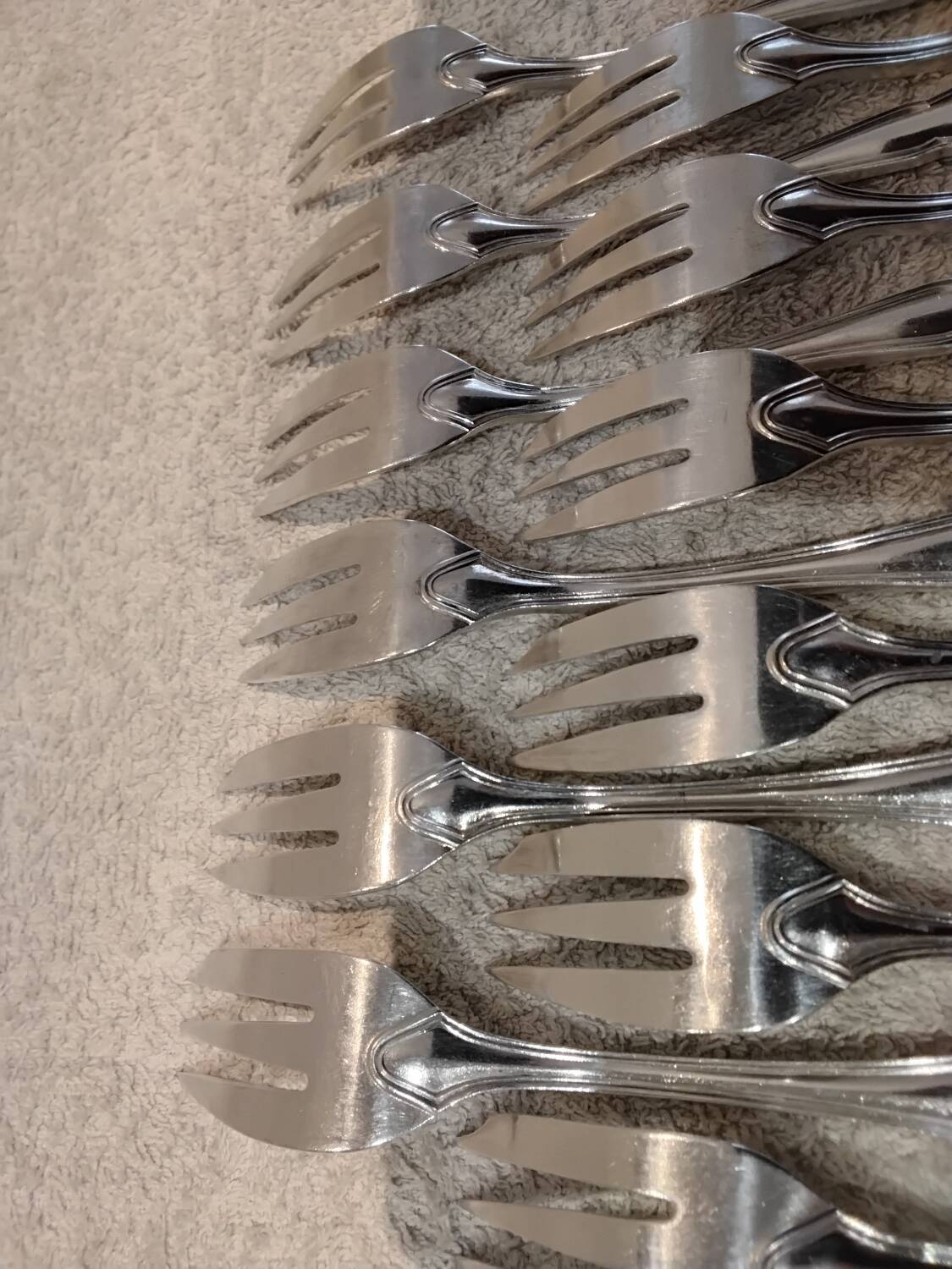 12 silver-plated metal cake forks by Ercuis silversmiths, Contours pattern