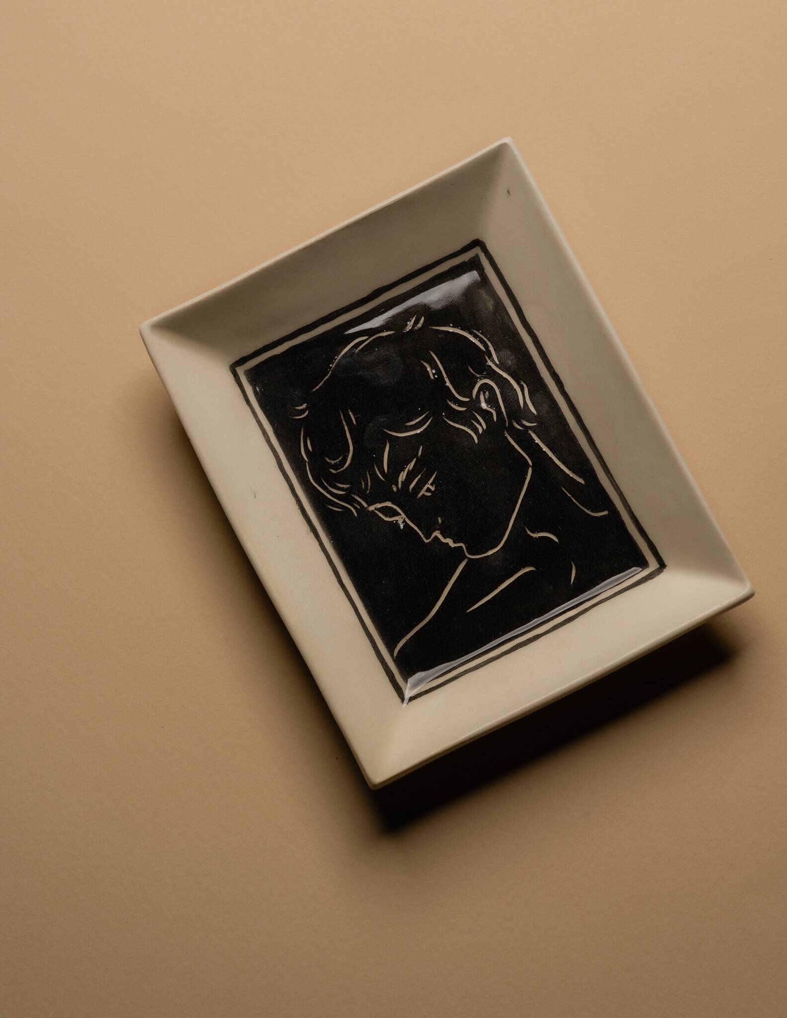 Vide-poche en céramique noire et blanche