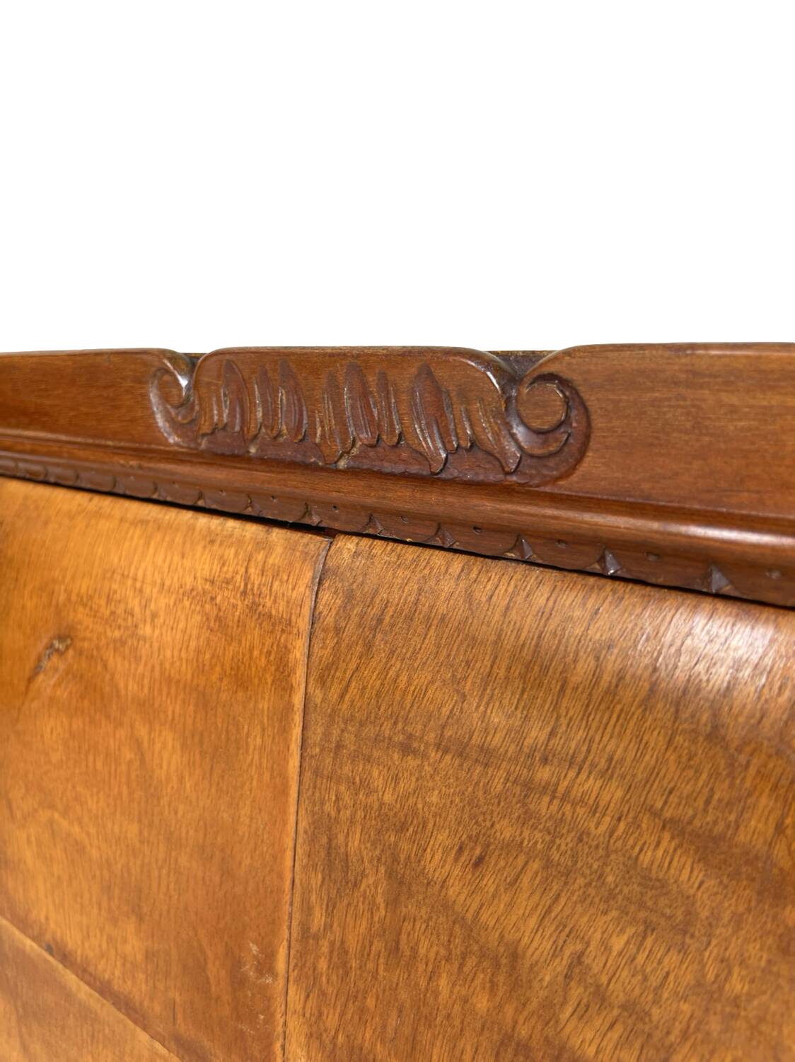 An art deco Italian chest of drawers, Italy 1950s