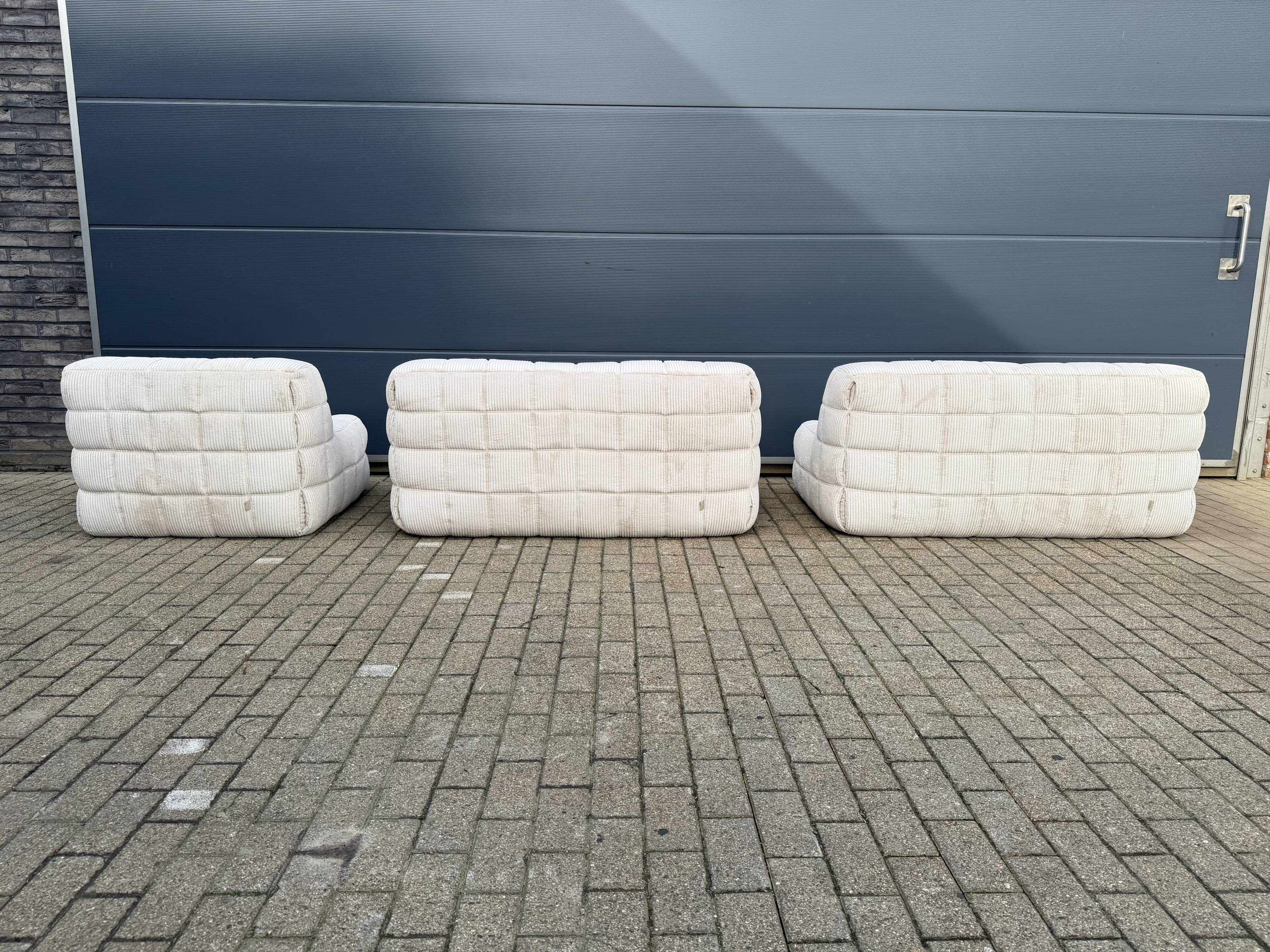 Ligne Roset Kashima set: 1x 1zit, 2x 2zit en 1x 3zit Beige Corduroy 10/10!!