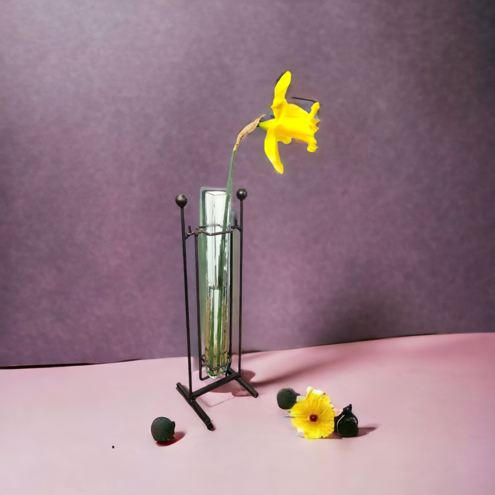 Soliflore vase on rocking portico