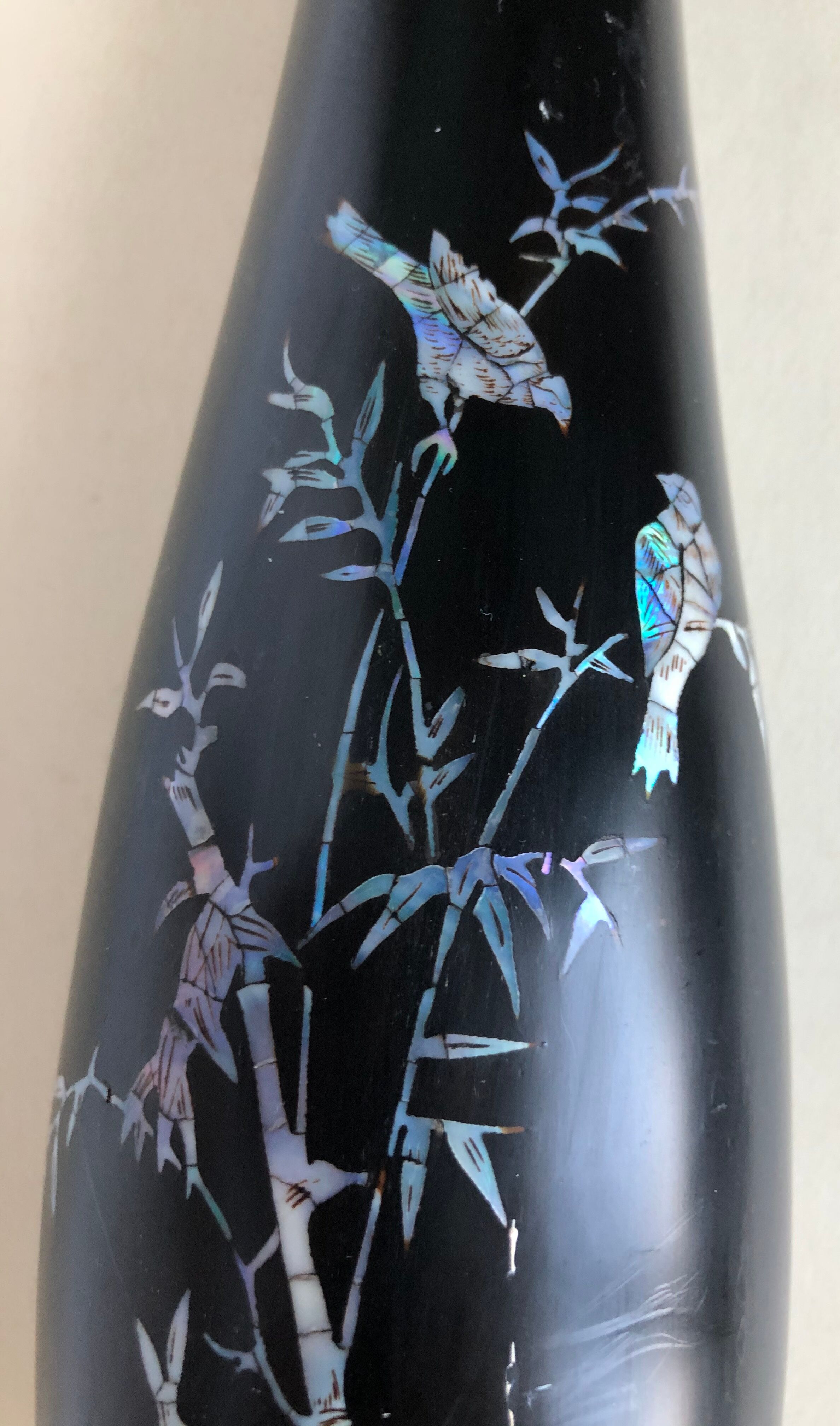Black laqué wooden vase