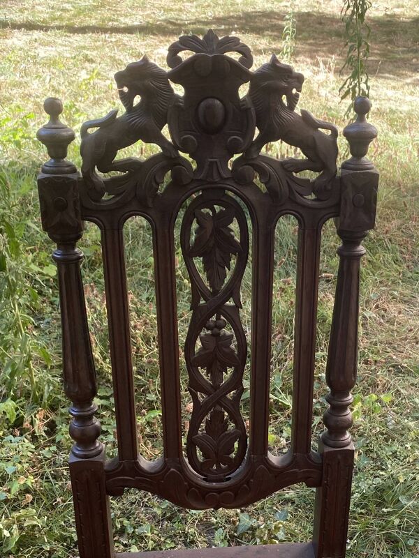 Anciennes chaises styles Henri II