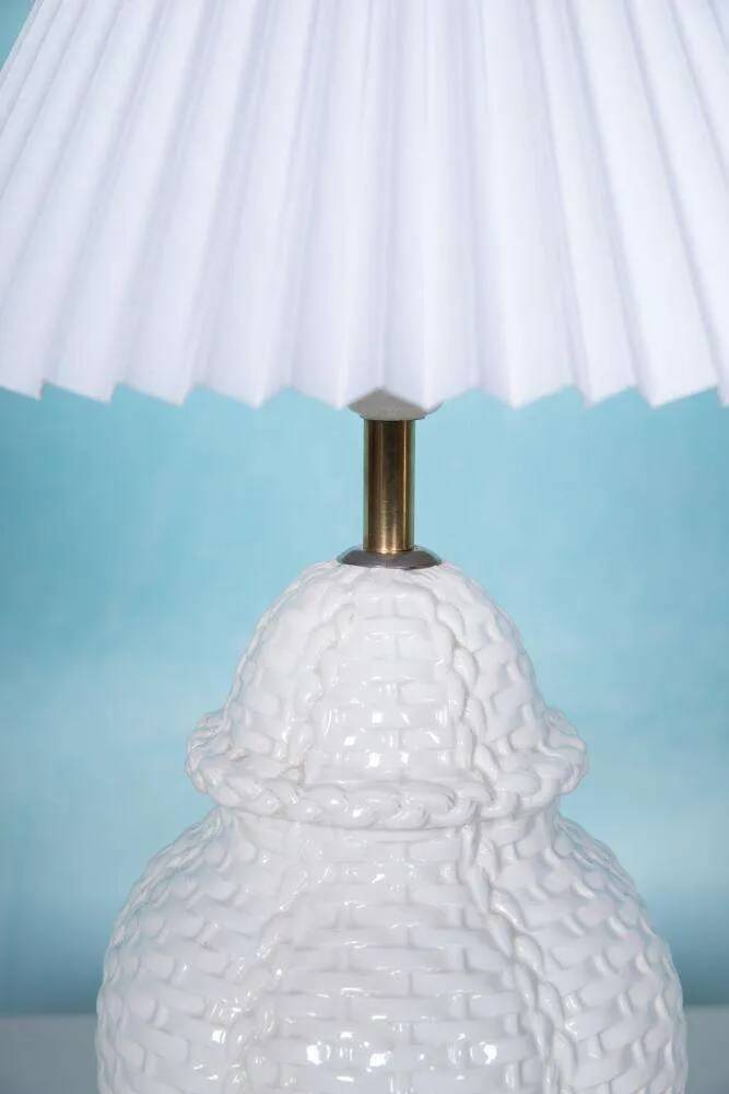 Vintage table lamp in woven ceramic Regency style.