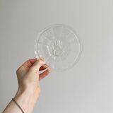 Set of 6 dessert plates, transparent glass with engraved flower pattern.