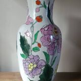 Hand-painted Chinese vase | Floral patterns