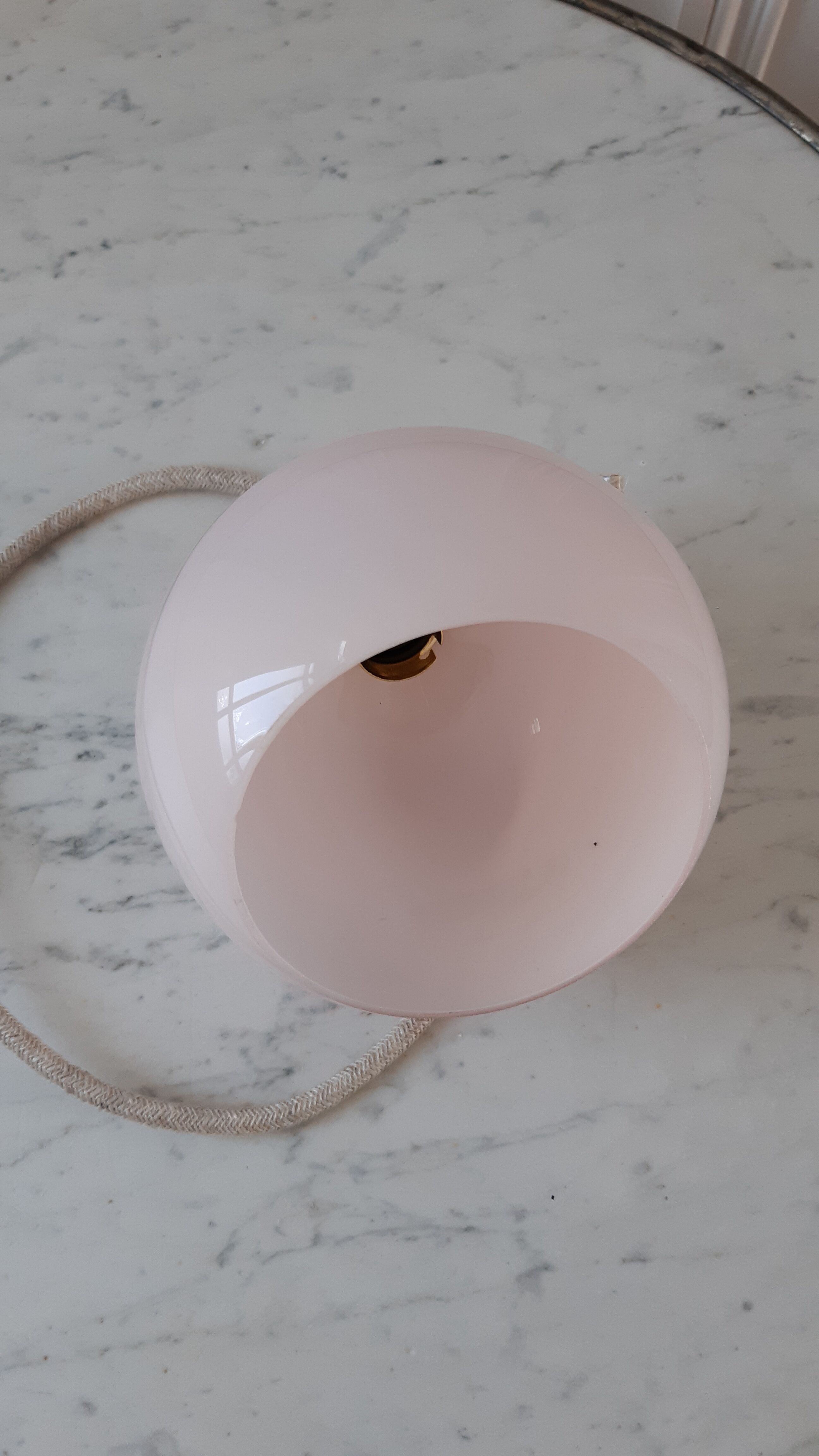 Round suspension in powder pink opaline 40-50s