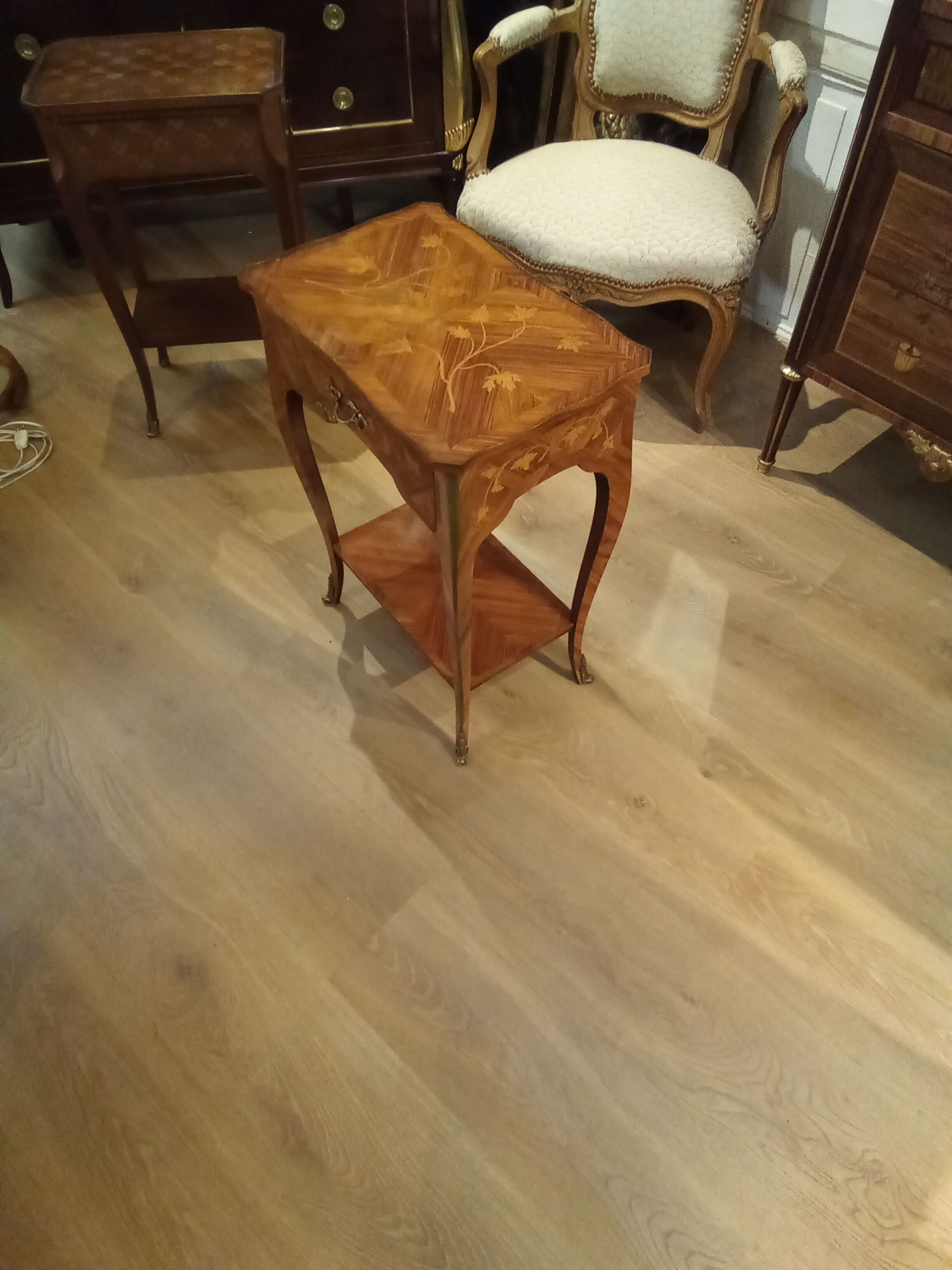 Louis XV-style lounge table