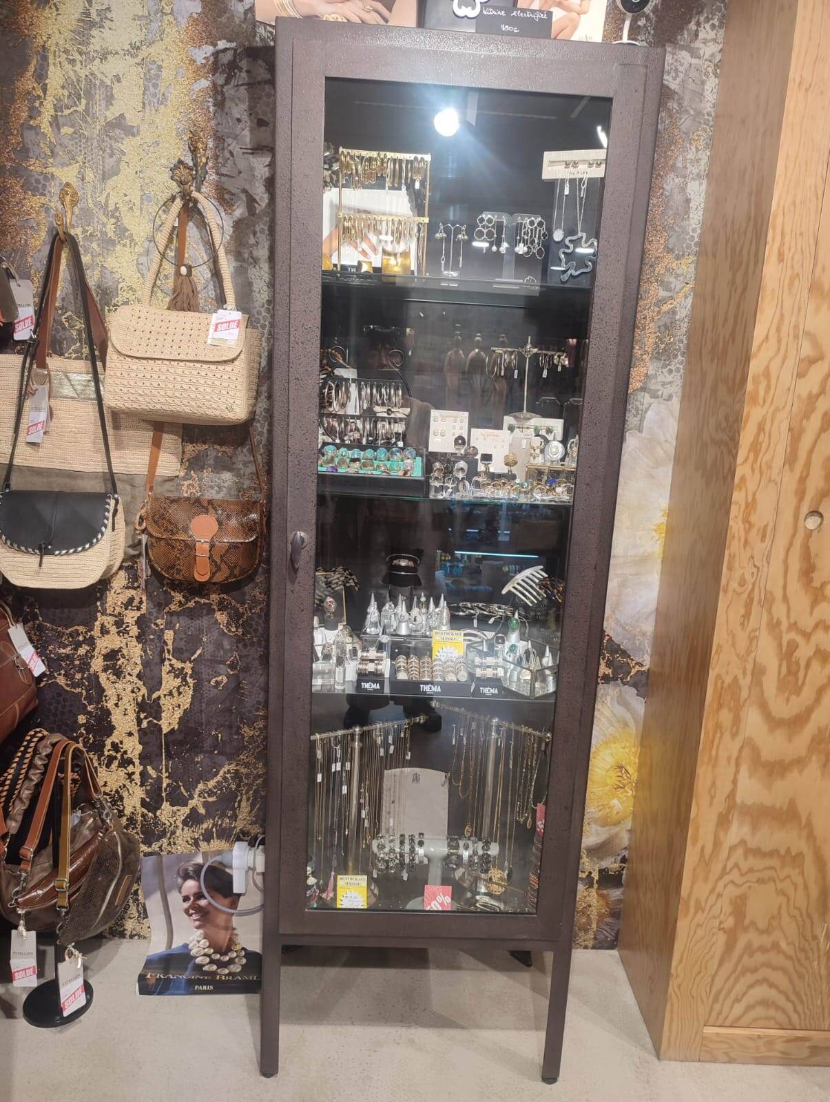 Vitrine colonne a une porte