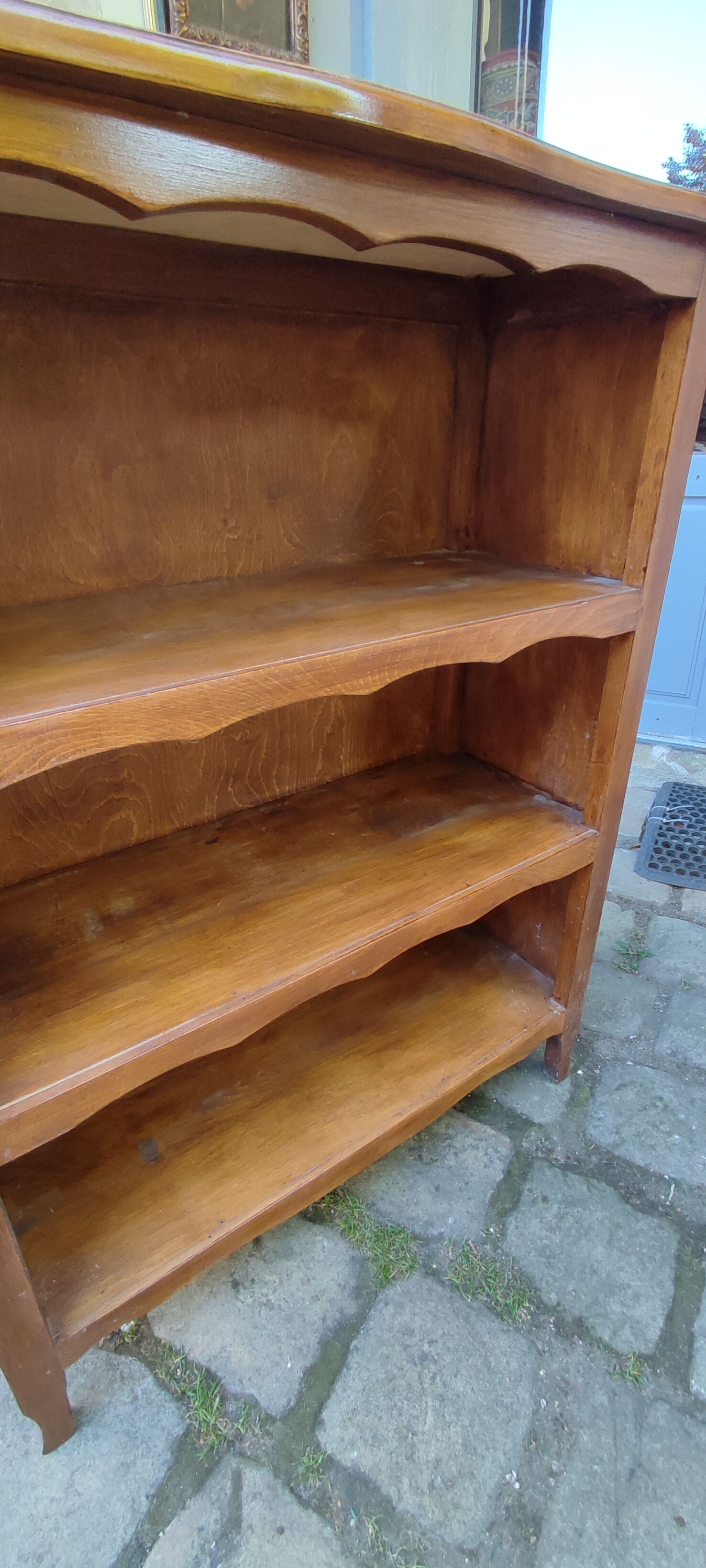 Bibus shelf in walnut veneer