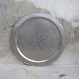 Oriental plateau in silver copper. diameter: 97.5 cm.