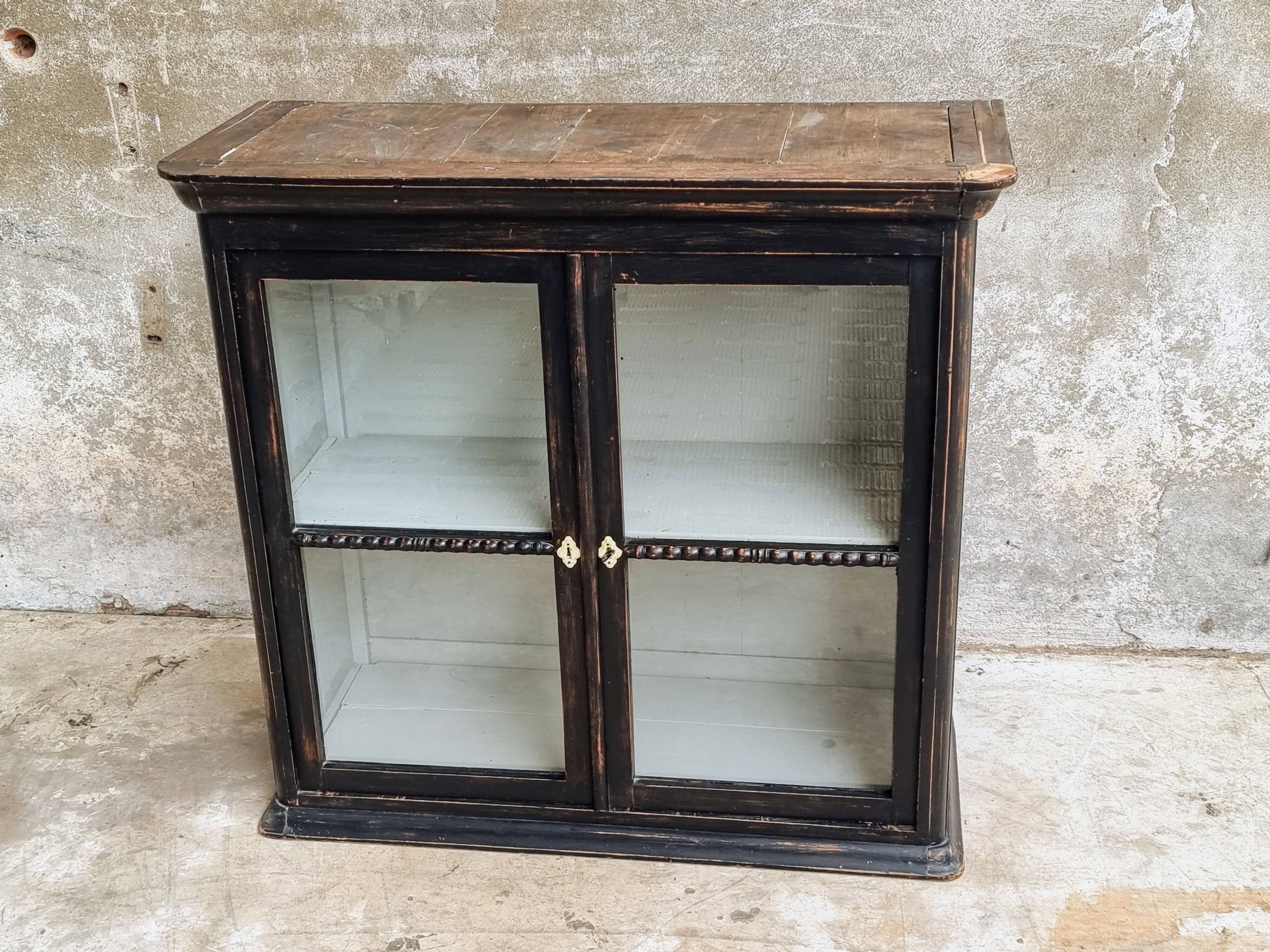 Vitrine antique, armoire suspendue, bois de pin, noir mat