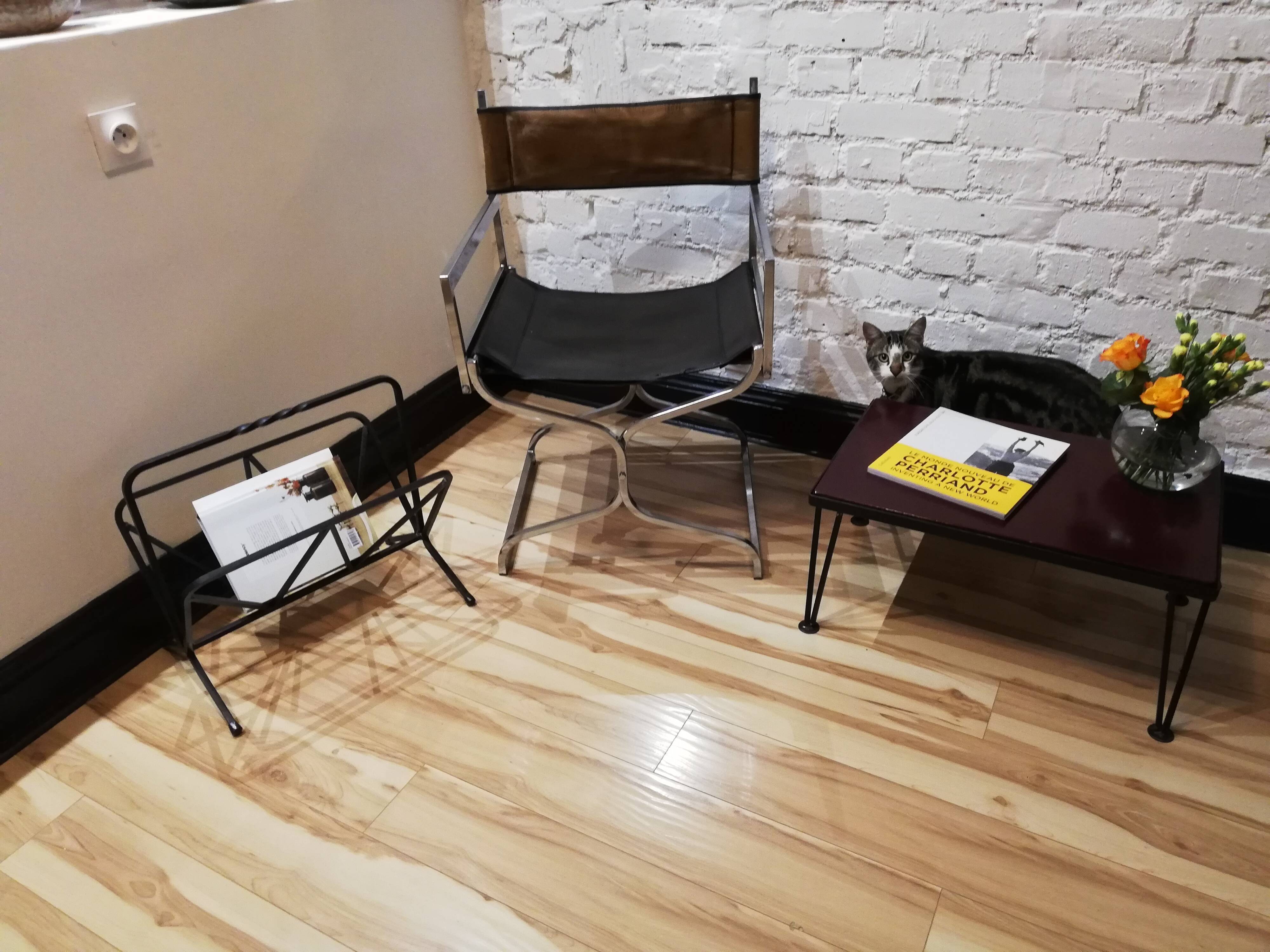 Coffee table black iron compat legs