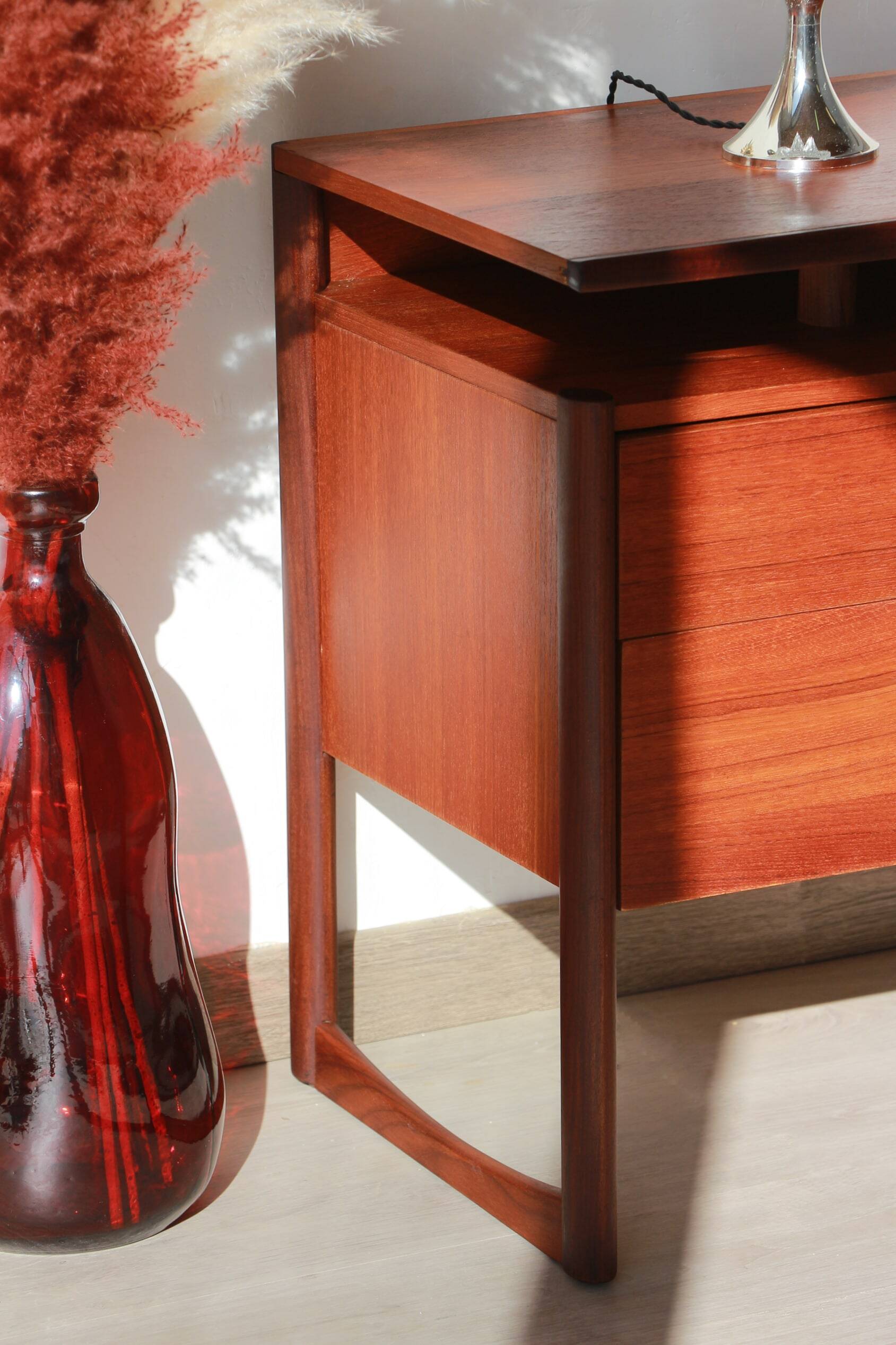 Desk/Dressing table - Durable Suites - 1960