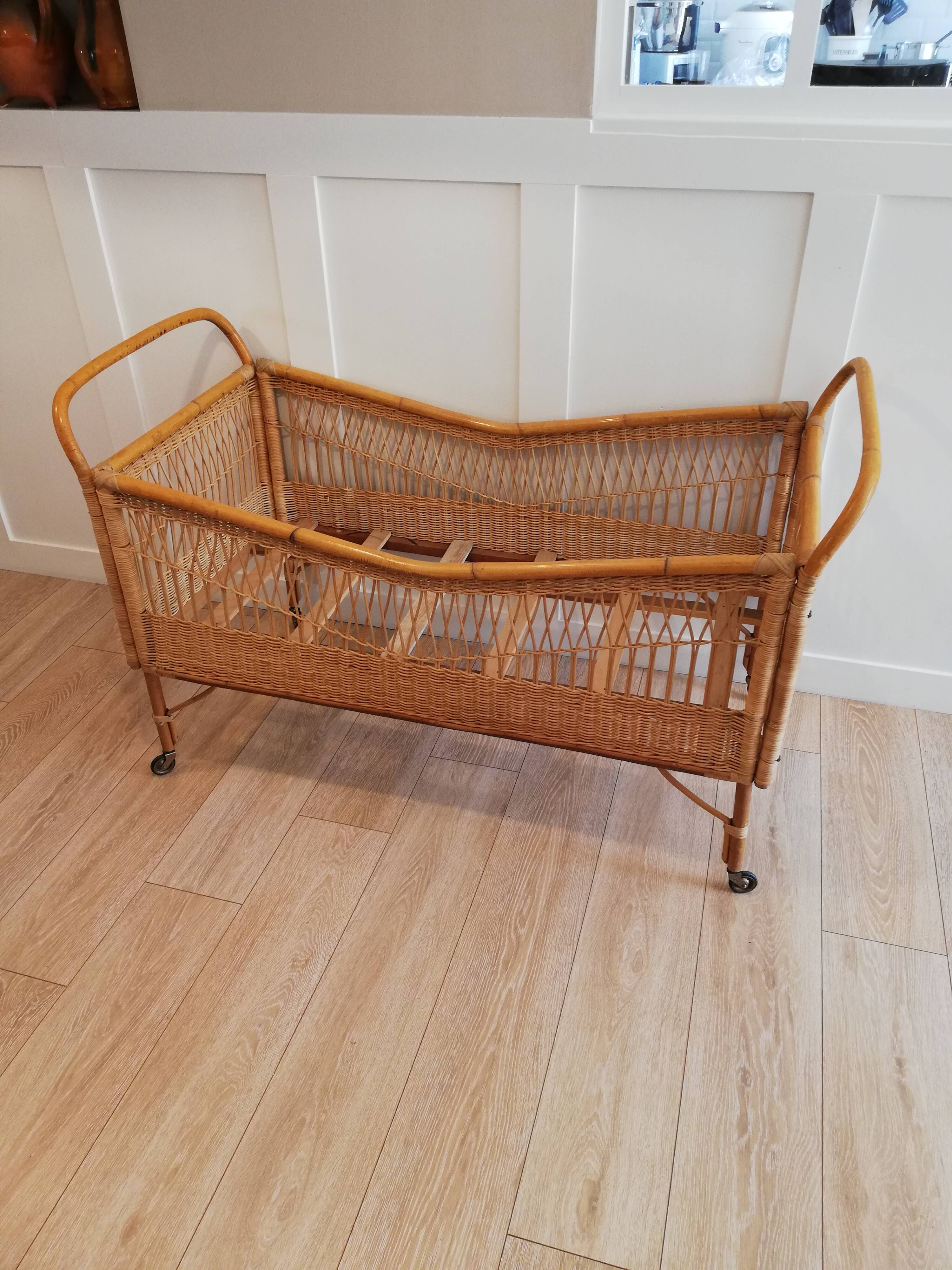 Vintage rattan baby bed