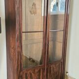 Mahogany showcase cabinet 19th