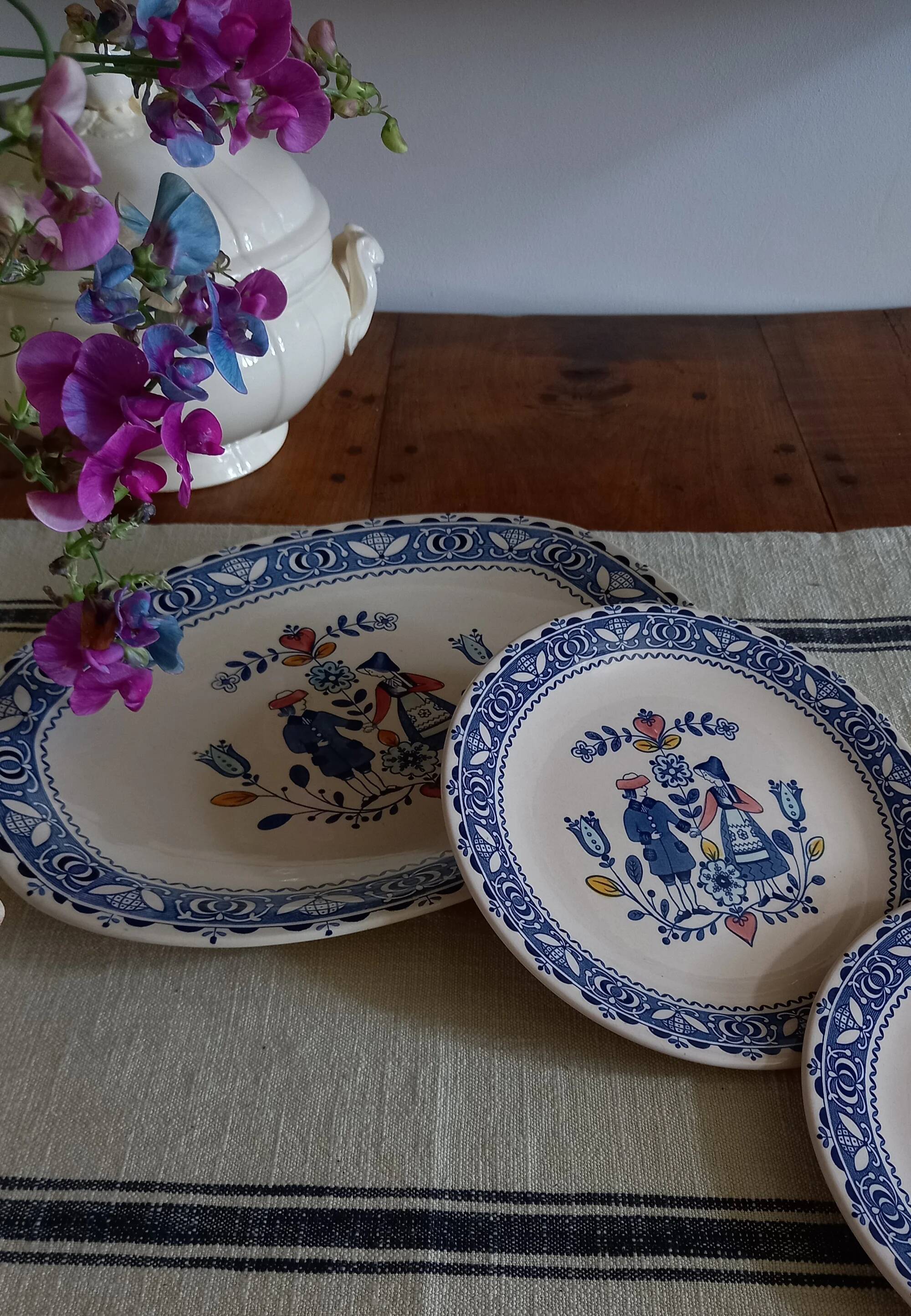 Pair of Johnson Brothers "Hearts & Flowers" dinner plates.