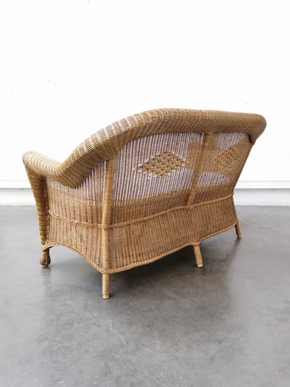 Wicker bench