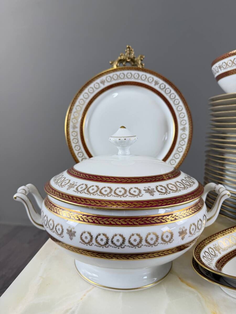 Limoges porcelain table service Leclaire, 42 pieces, 20th century
