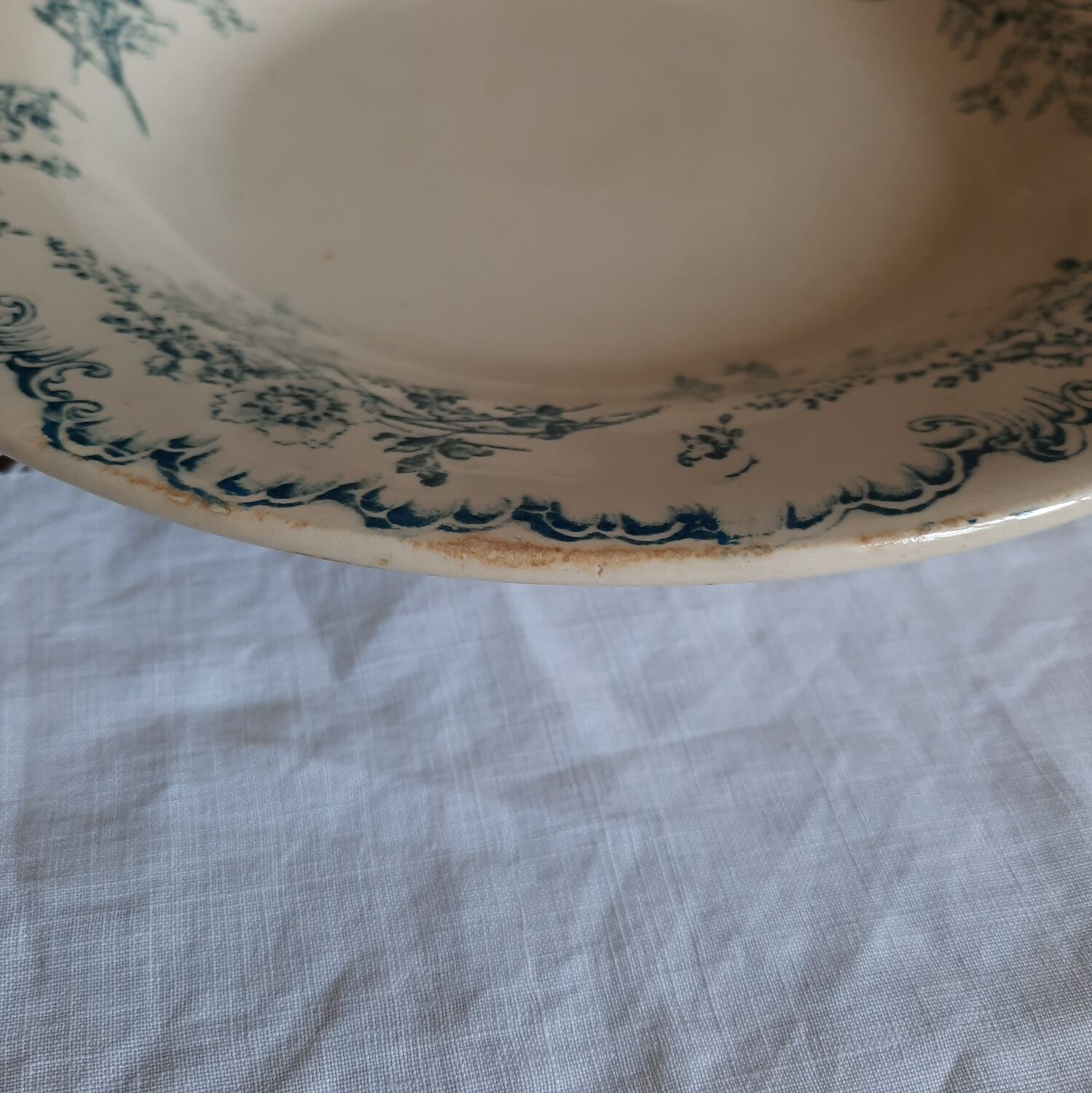 Old mismatched hollow plates in iron earth earthenware