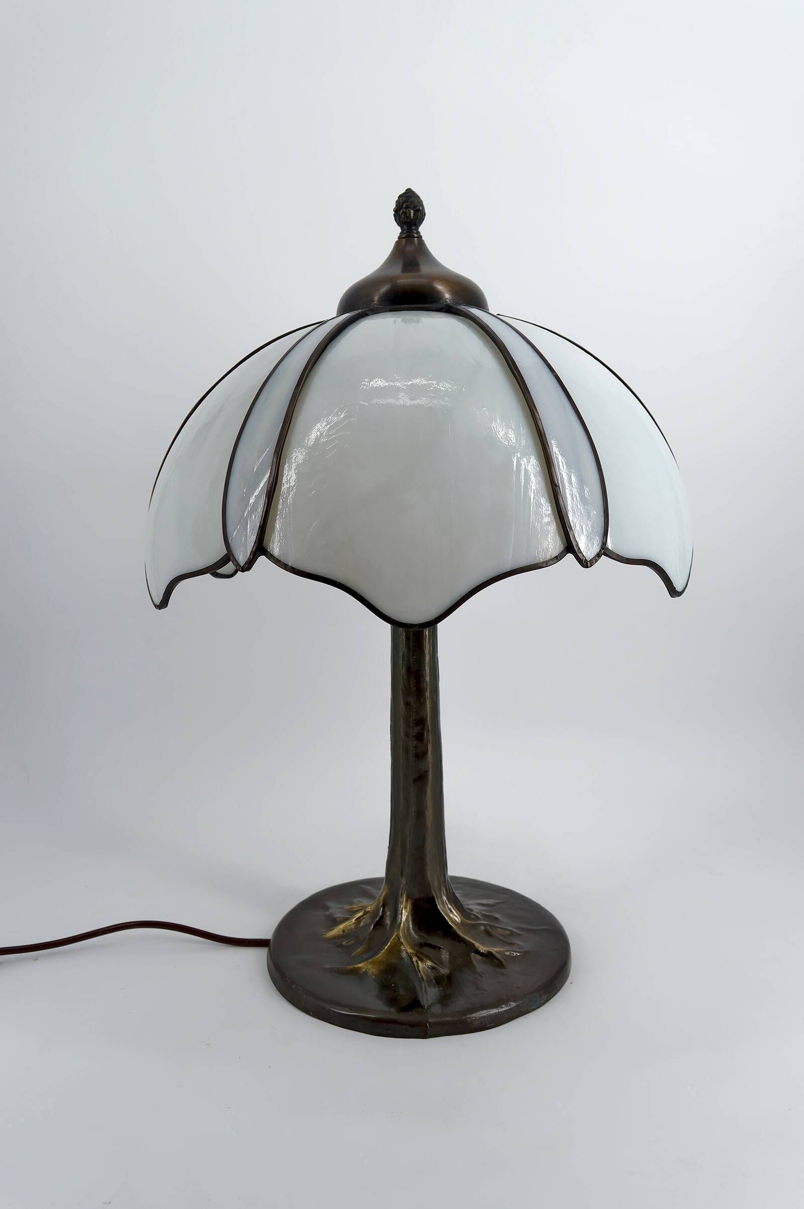 Tiffany-style table lamp – circa 1980
