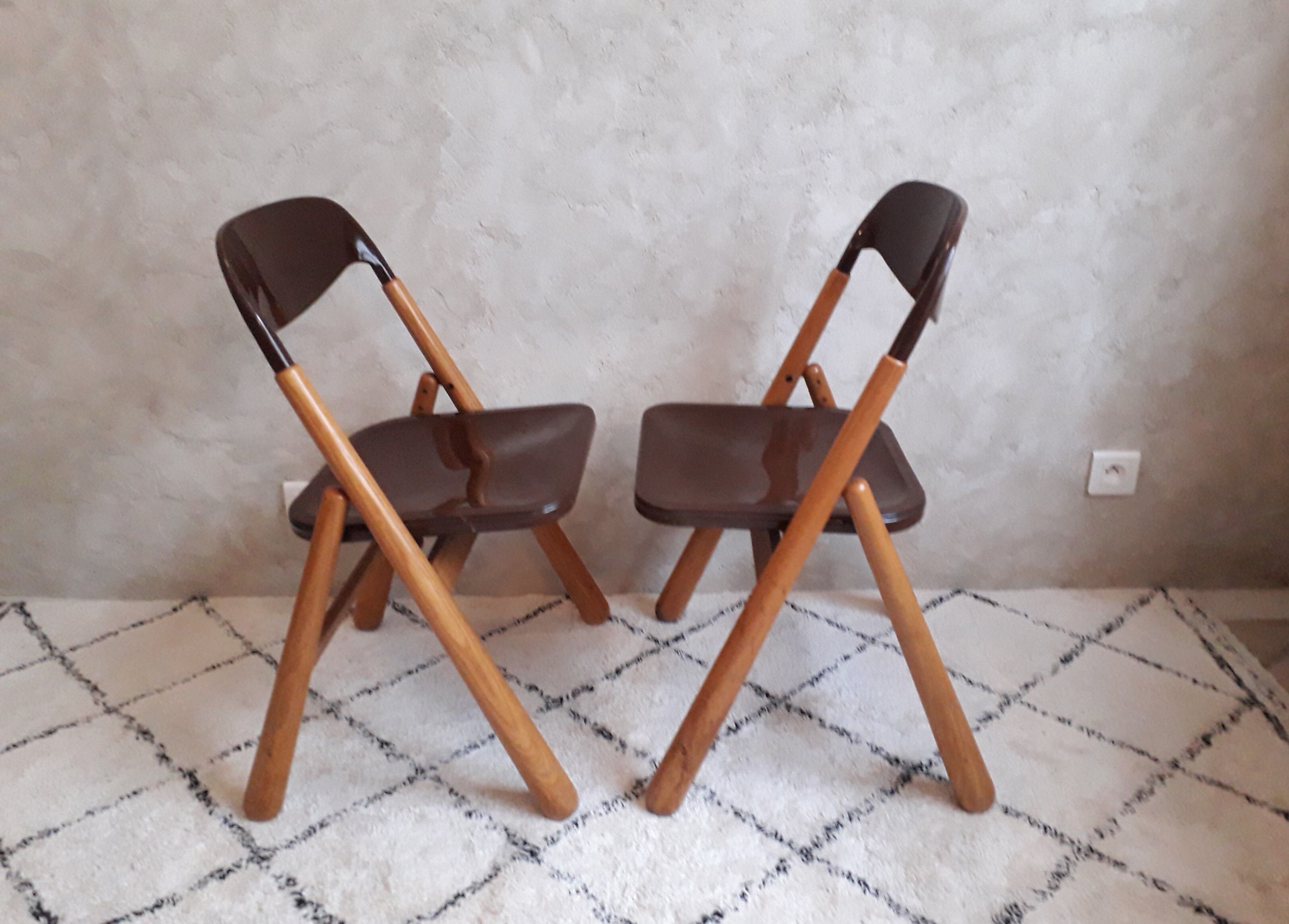 Set of two folding chairs