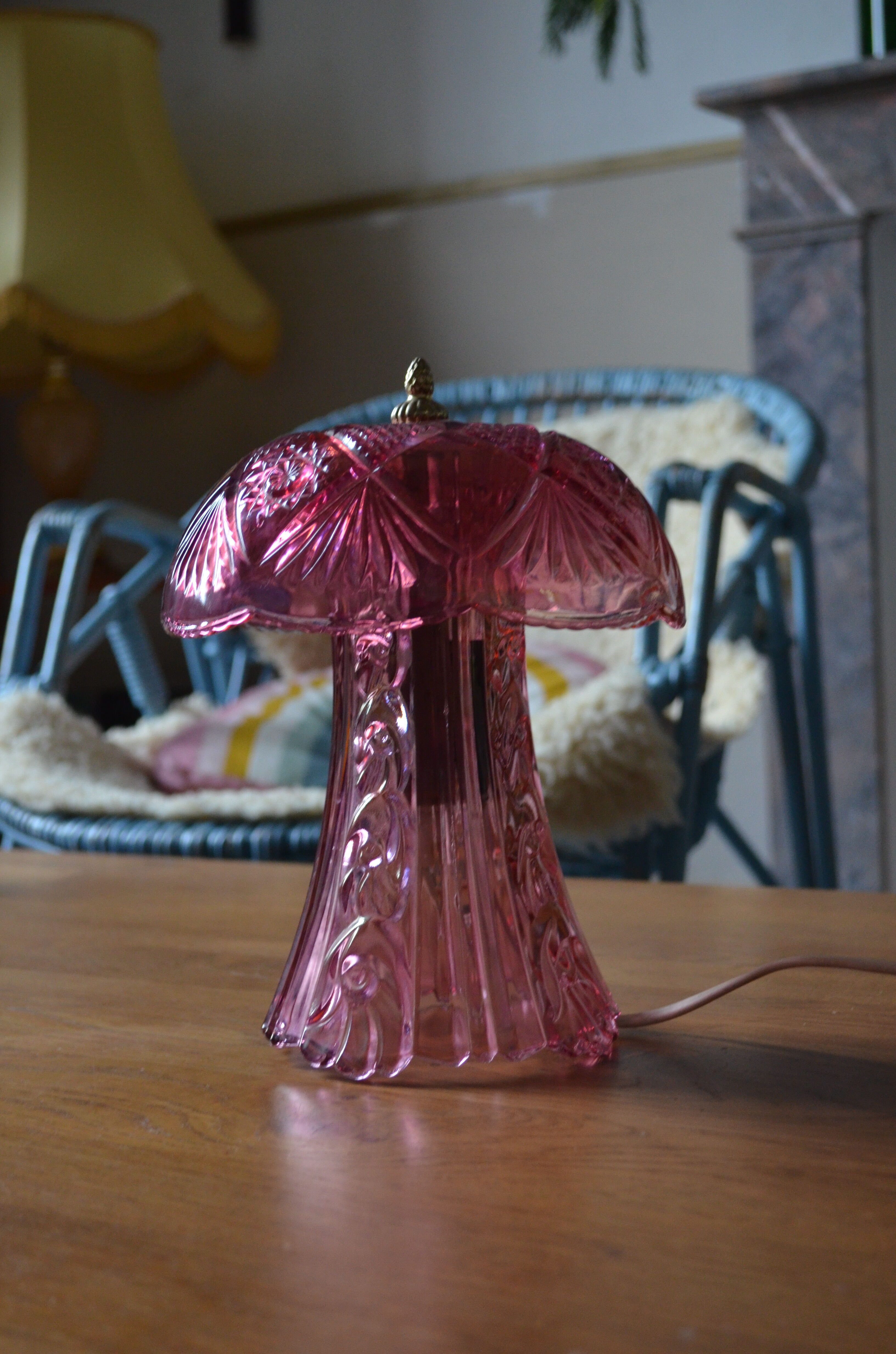 Mushroom lamp in rosaline