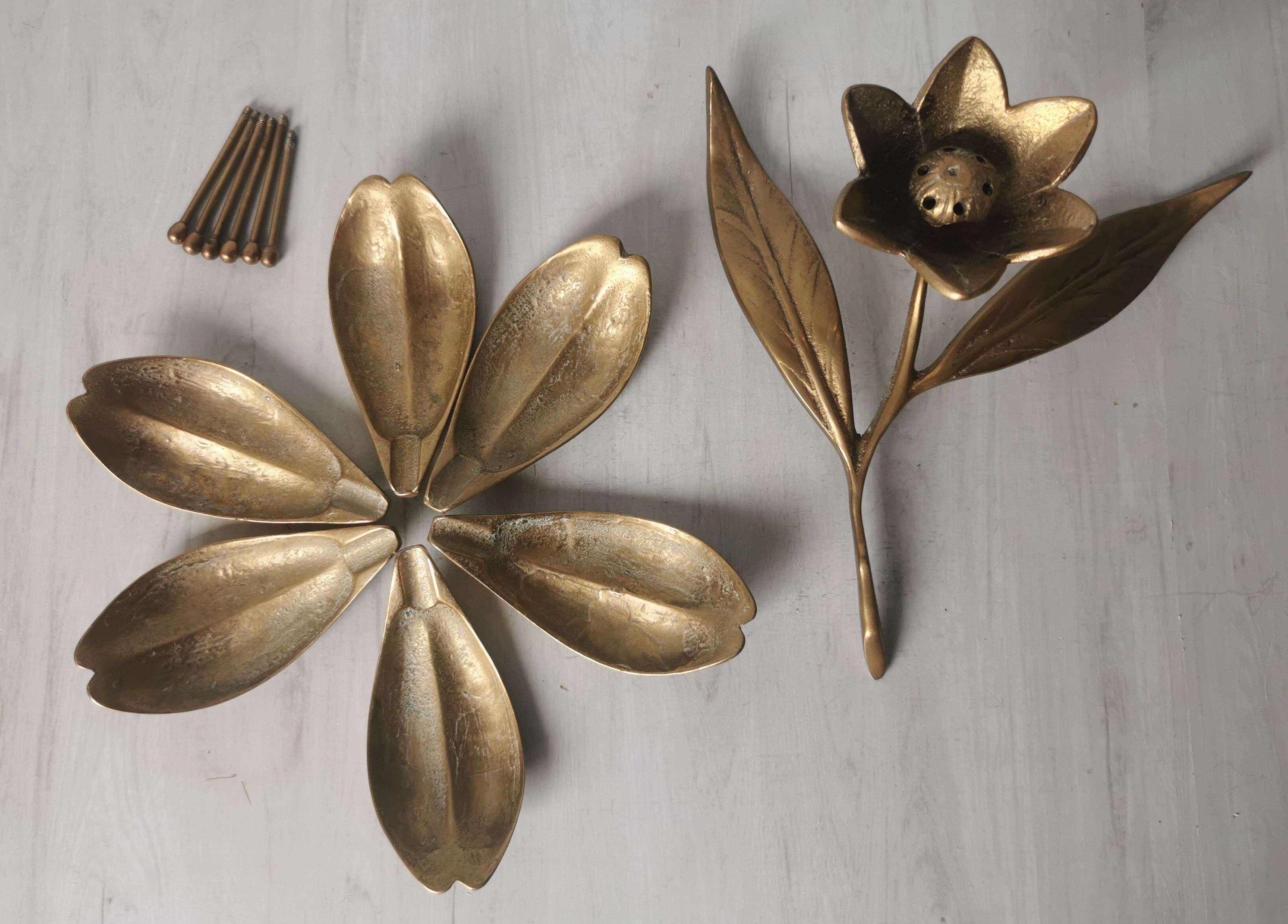 Brass ashtray fleur de lys with petals