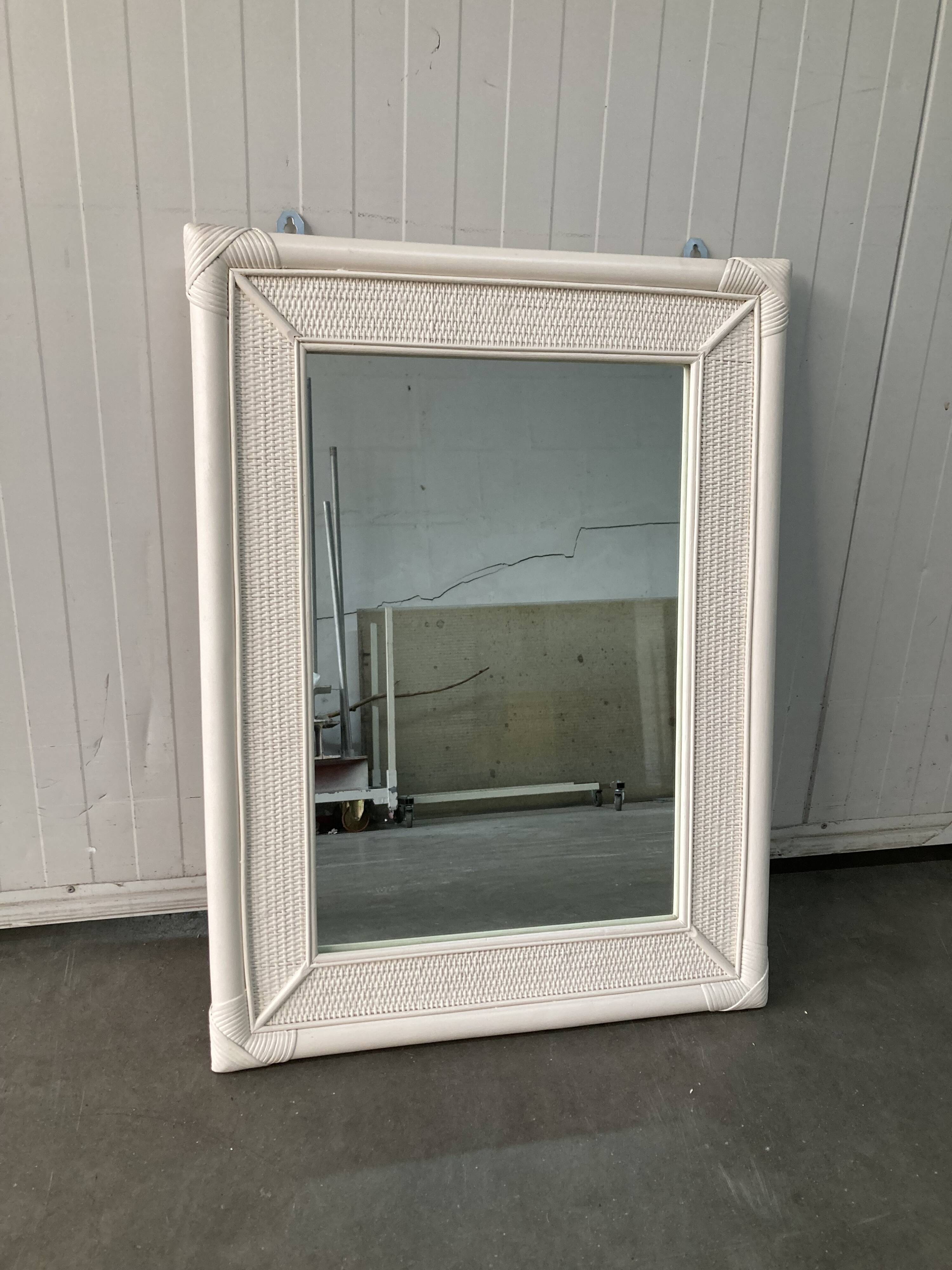 Miroir vintage en rotin et bambou blanc cassé, années 70/80