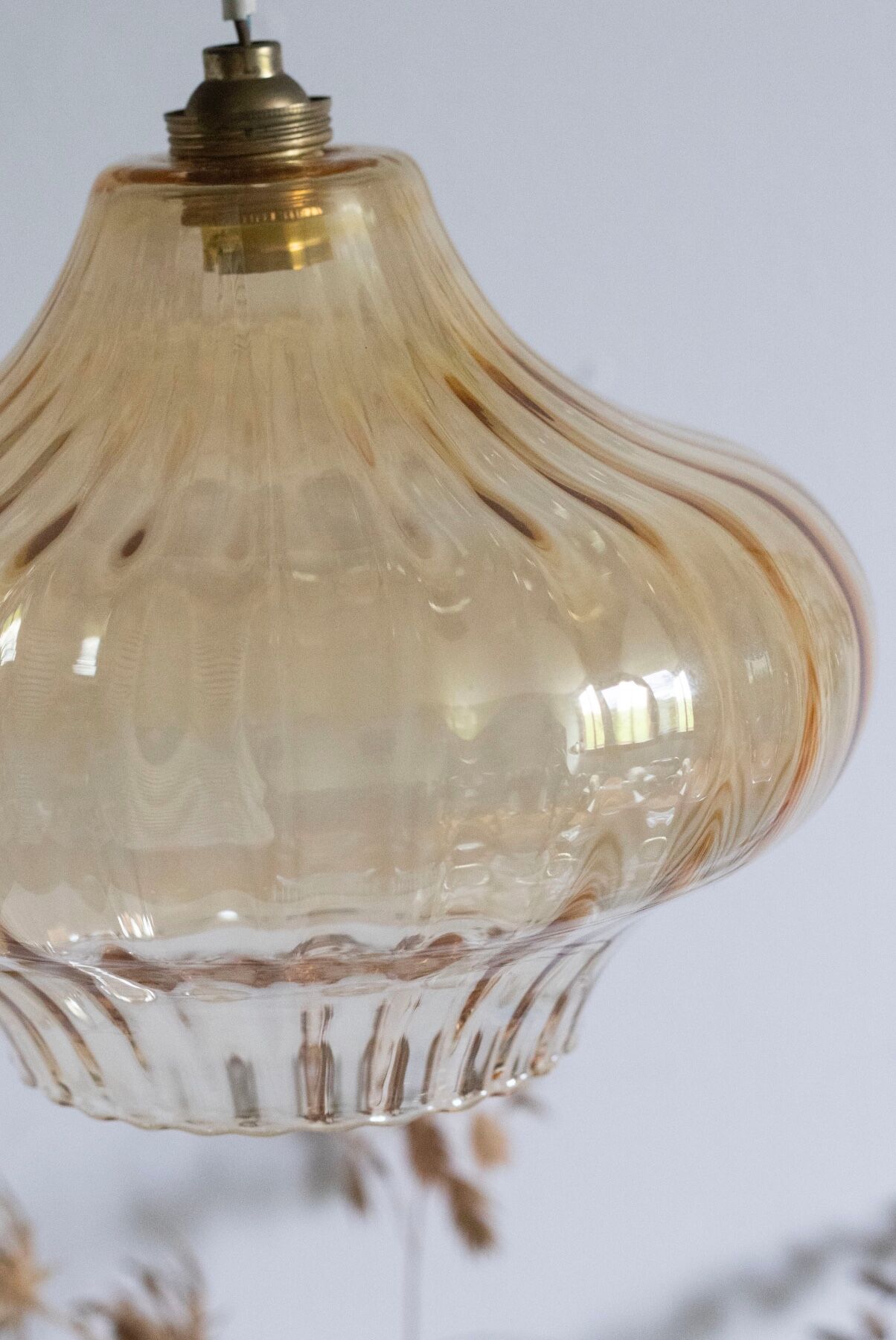 Vintage suspension in smoked glass