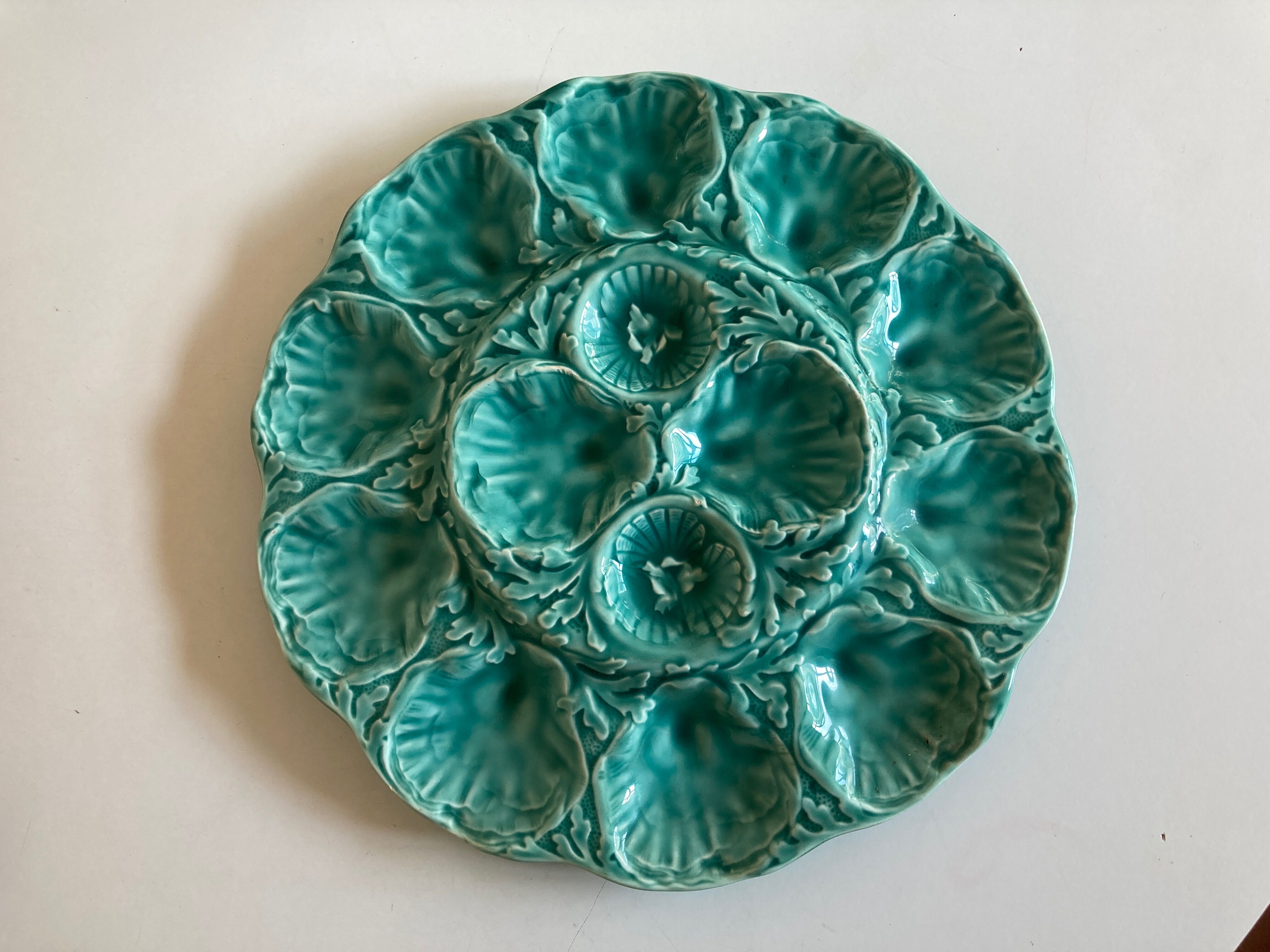 Plat à huitres en faience de Gien turquoise