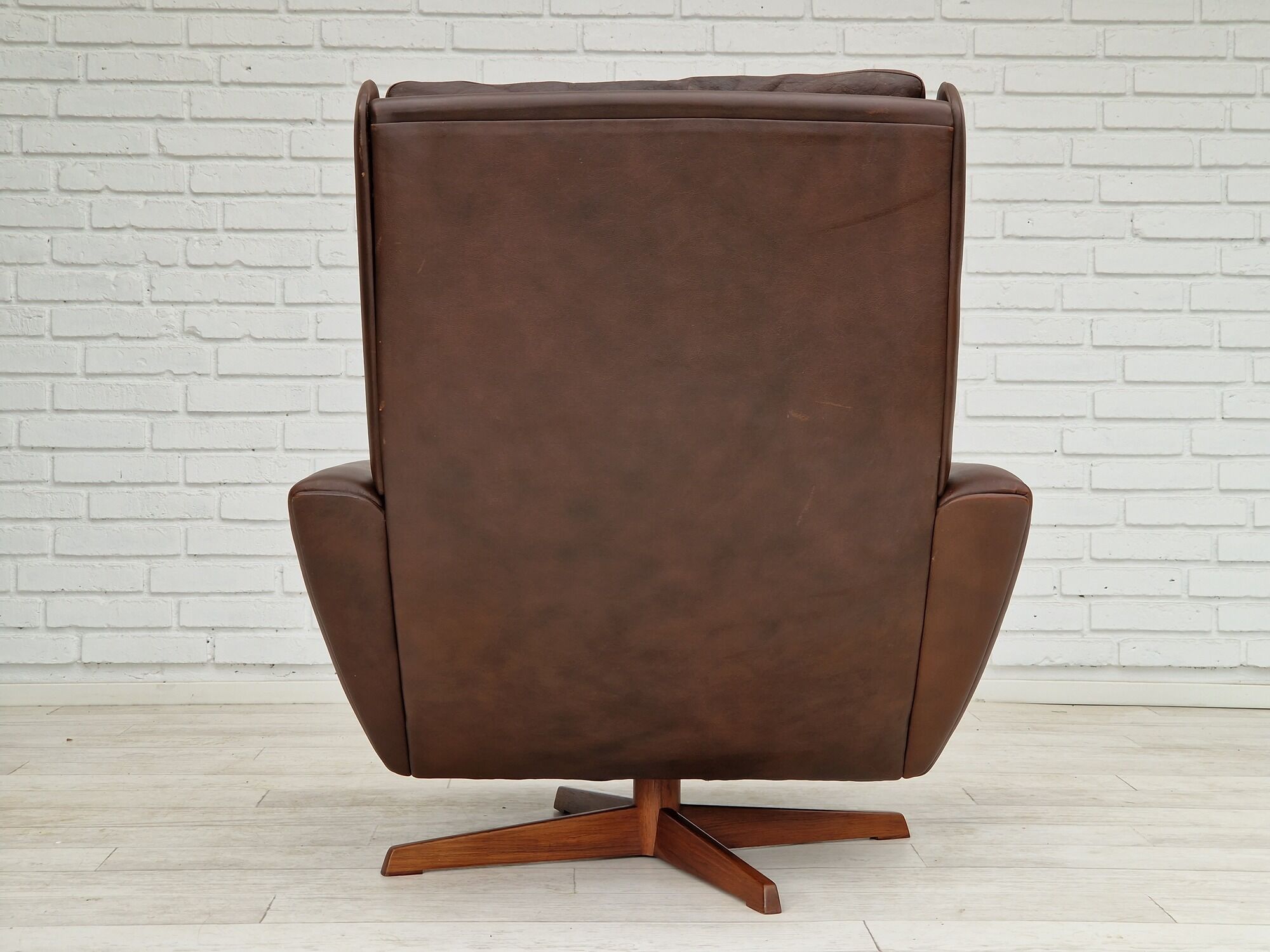 1970s, Danish design by Georg Thams for Vejen Møbelfabrik, swivel wingback relax chair.