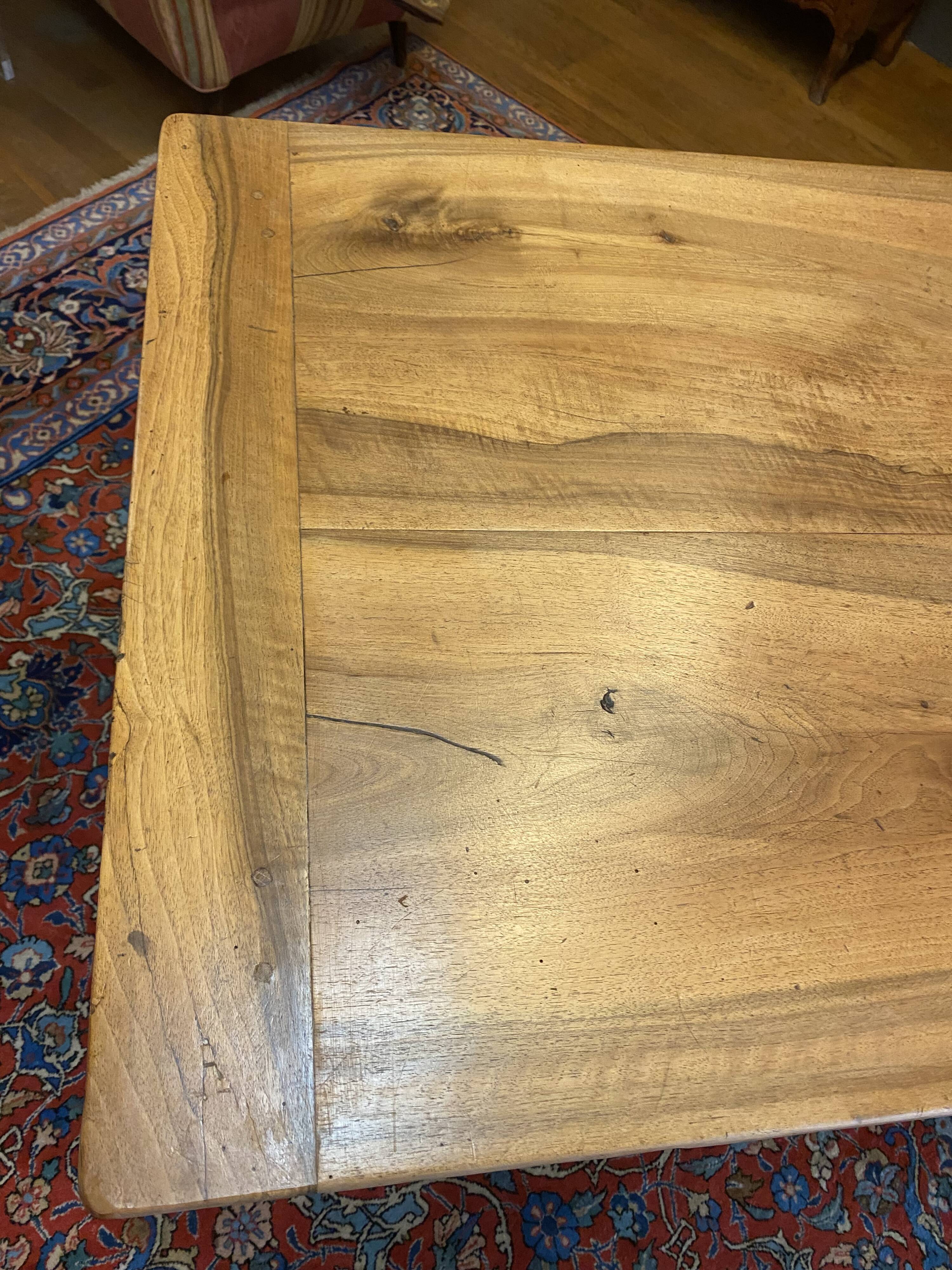 office table in blond walnut, turned legs, beautiful patina, excellent condition.