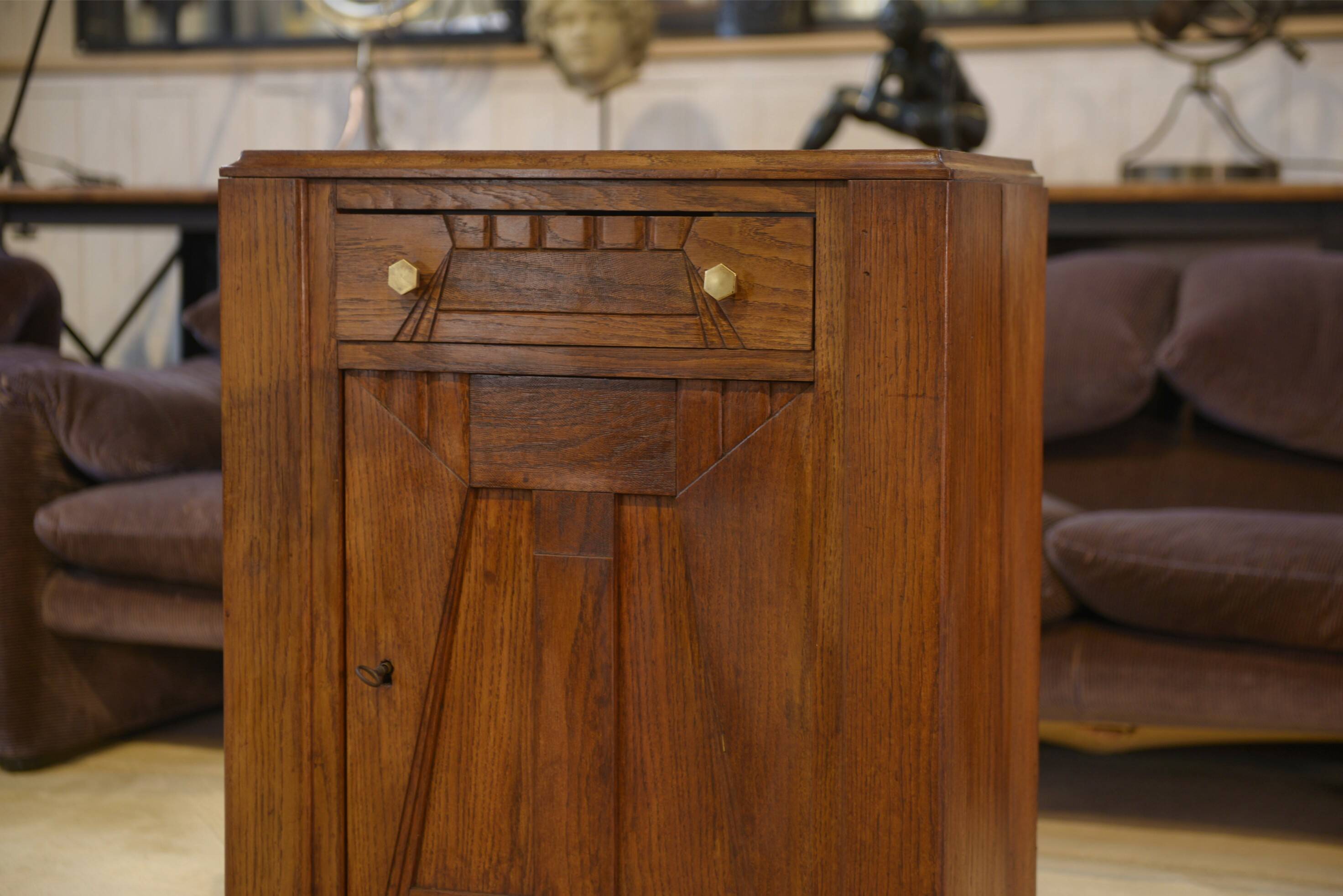 Art Deco oak chest of drawers with 5 drawers from the 1930s.