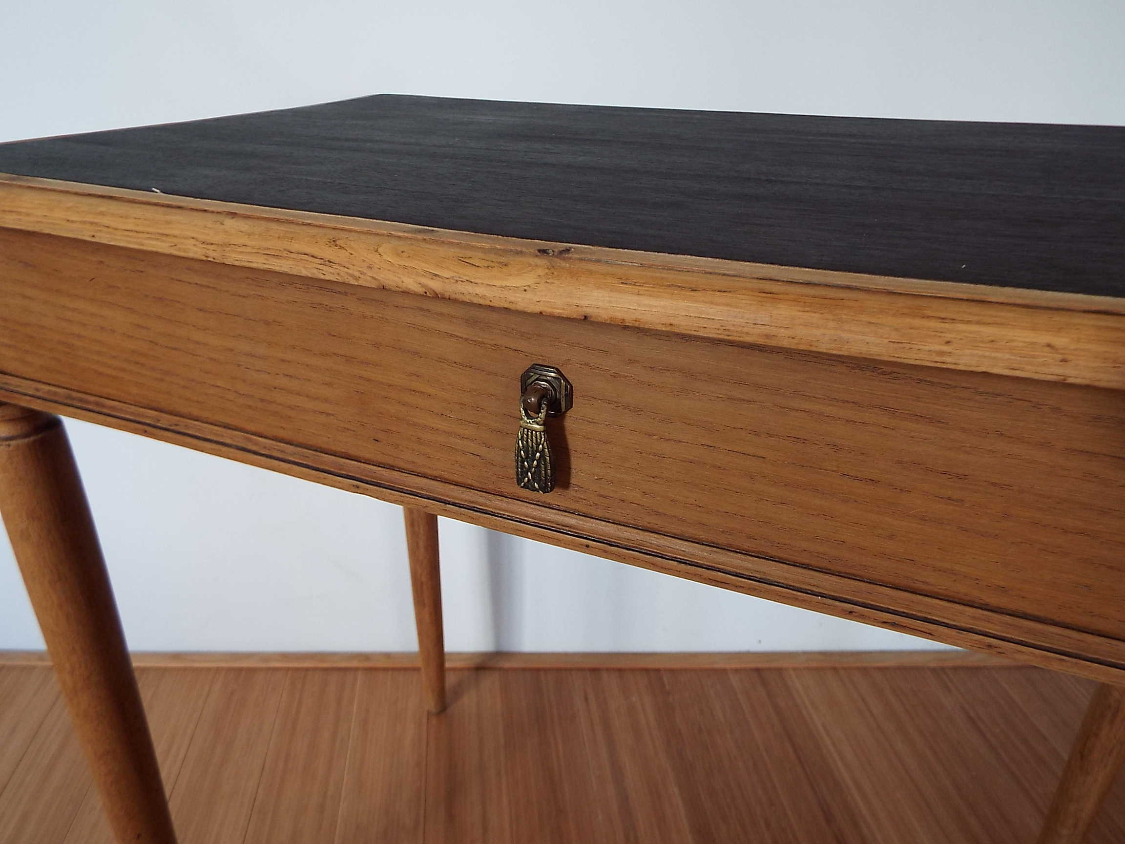 Art deco style table