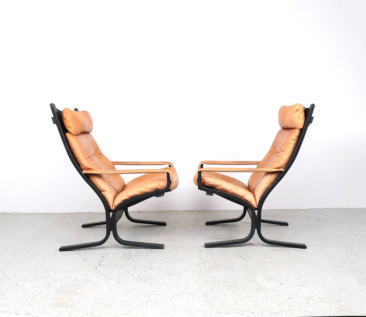 Ingmar Relling leather Siesta lounge chairs, Westnofa 1970s