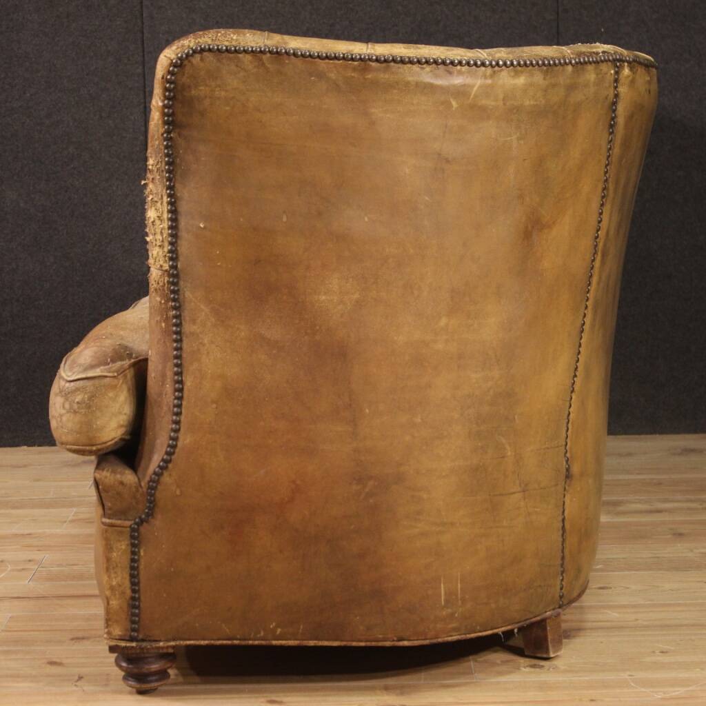 Grand canapé anglais Chesterfield en cuir des années 20
